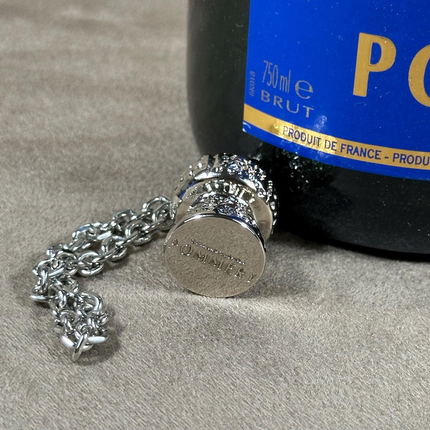 Porte clés Bijoux Champagne Pommery Argenté en forme de bouche de Champagne, Made in France, Vintage 1980