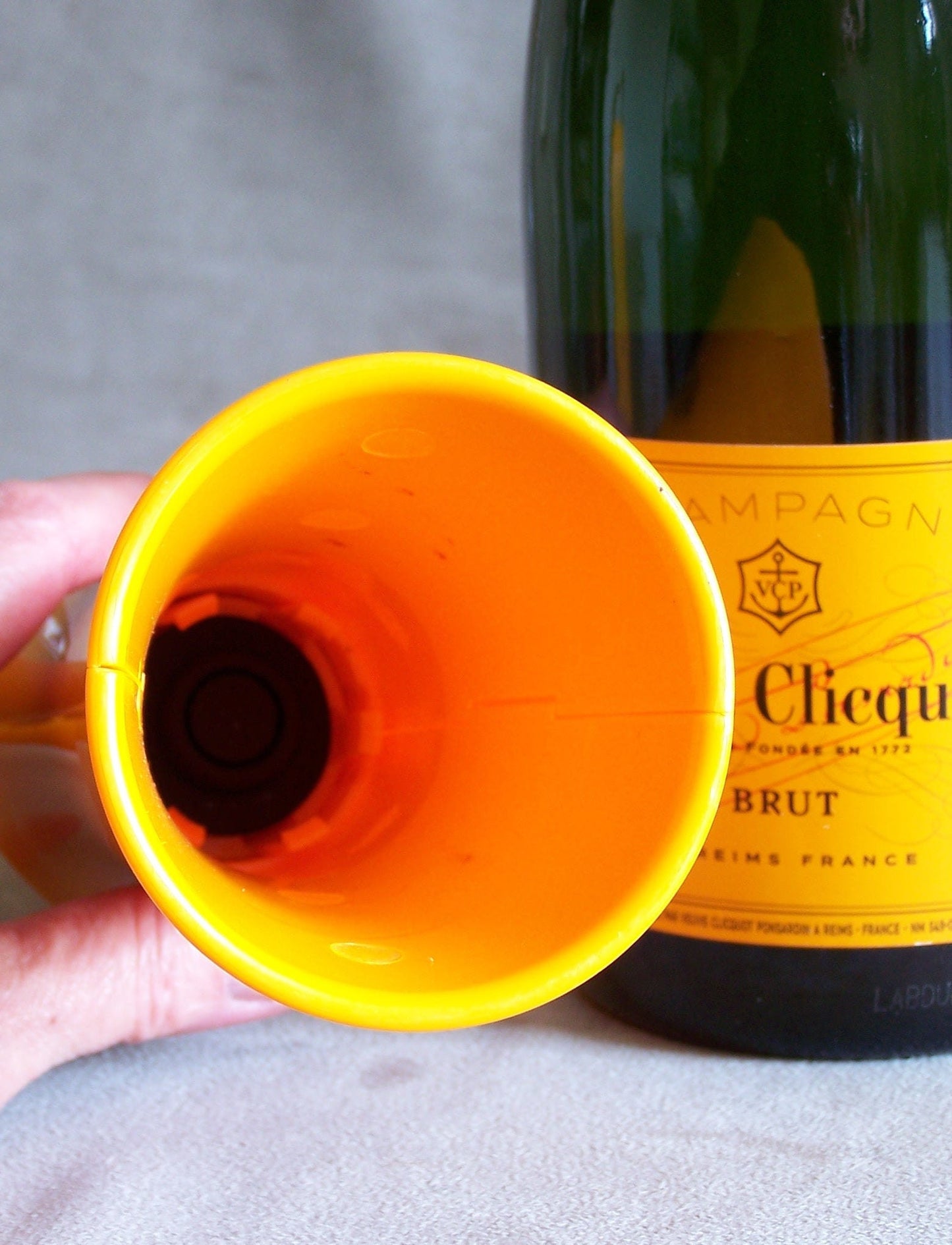 Veuve Clicquot Bouchon stoppeur pour bouteille de champagne entamée  Veuve Cliquot Ponsardin vintage Made in France