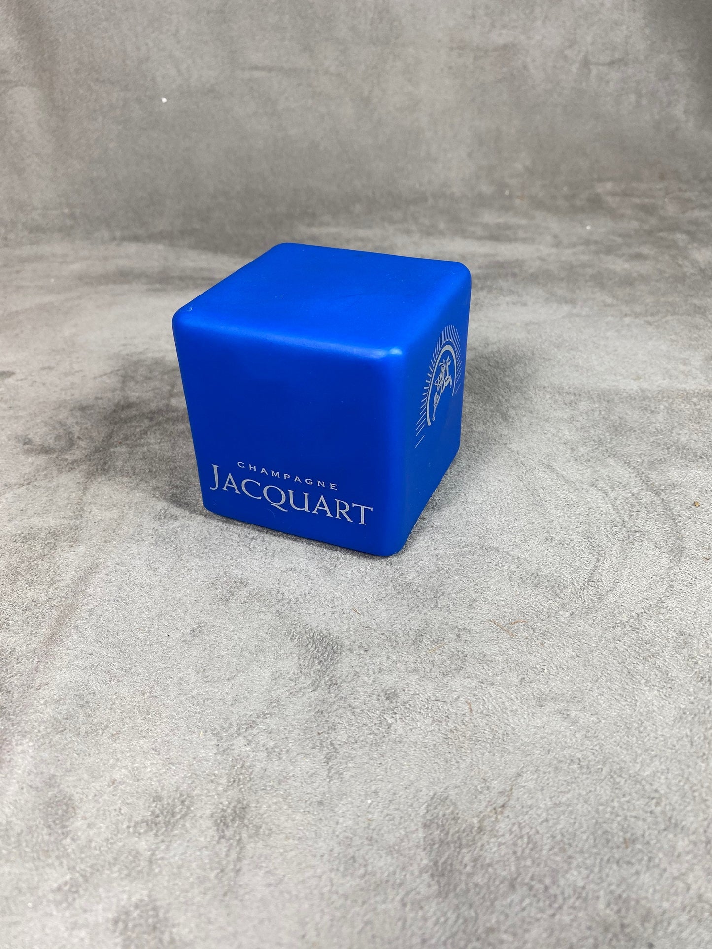 Cube lumineux champagne Jacquart en plastique bleu