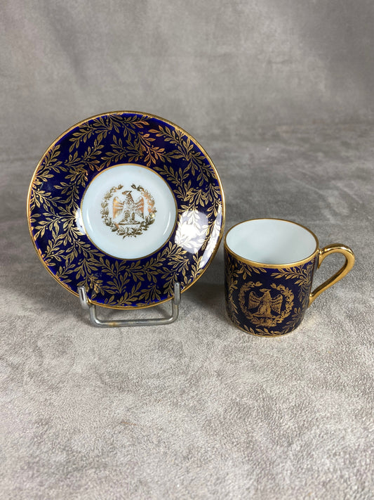 RARE Tasse et sa soucoupe en porcelaine artistique de Limoges inspiration Napoléonienne Circa 1950