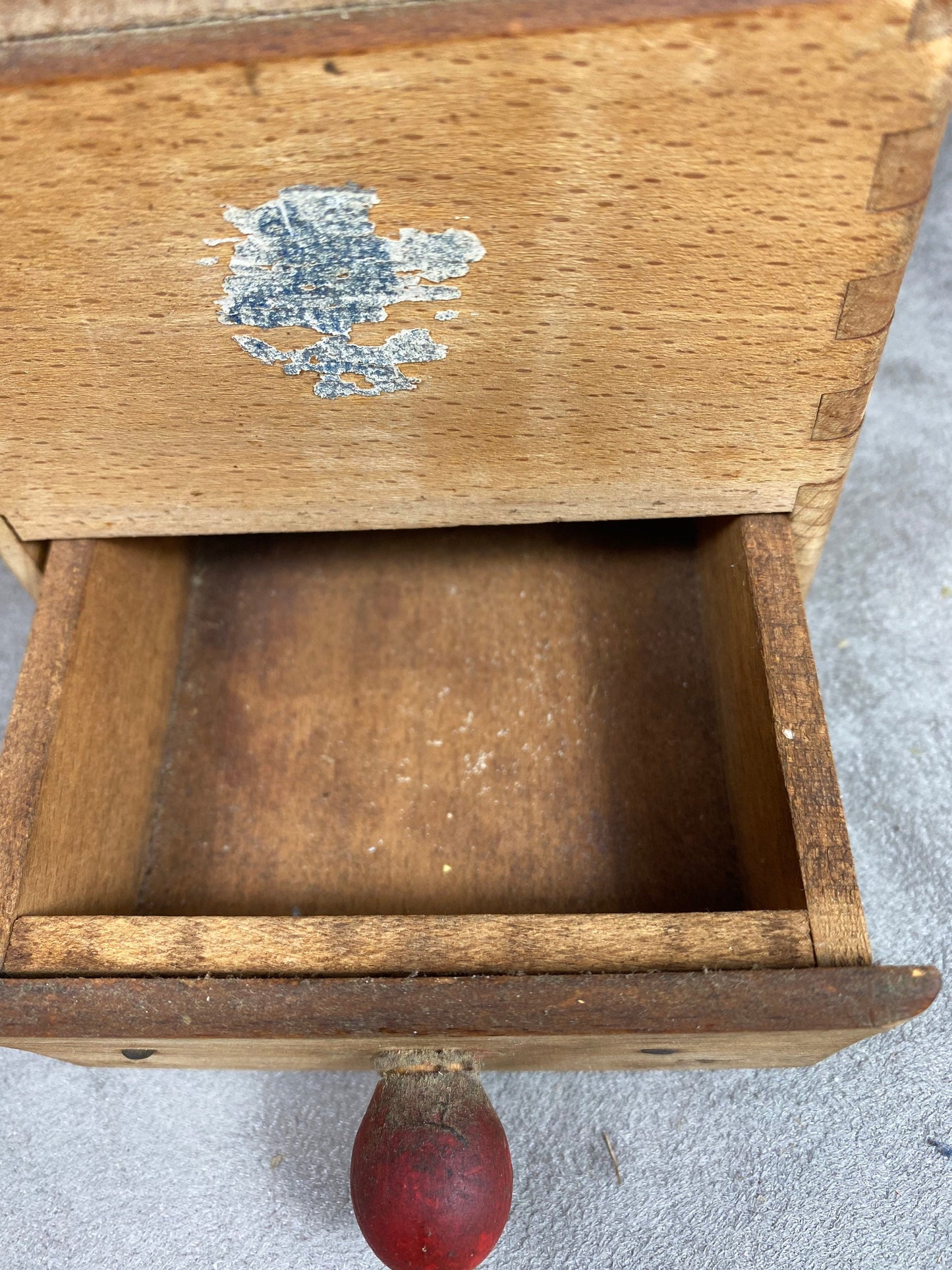 Peugeot Frères red sheet metal and wood coffee grinder EX model dated between 1947 and 1960 Shabby chic Made in France