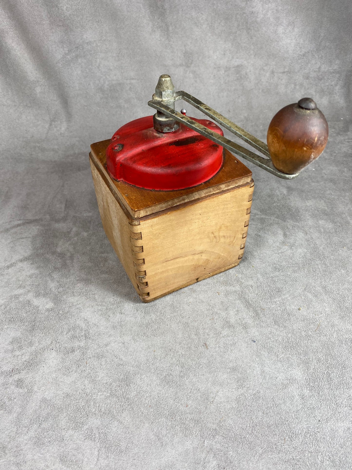 Peugeot Frères red sheet metal and wood coffee grinder EX model dated between 1947 and 1960 Shabby chic Made in France