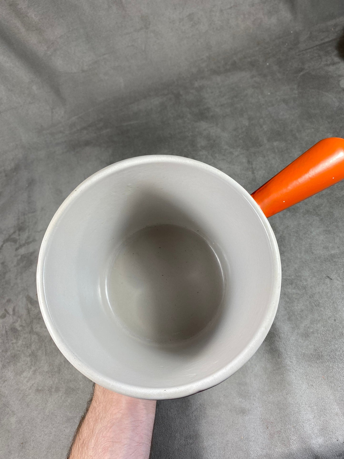 Le Creuset orange emaillierte Auflaufform aus Gusseisen mit Vintage-Griff, hergestellt in Frankreich