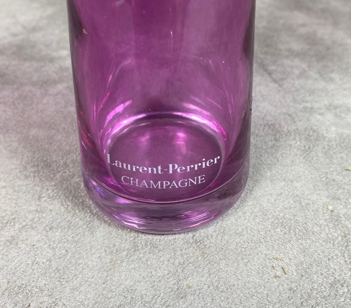 Vase en verre violet Champagne Laurent-Perrier Made in france