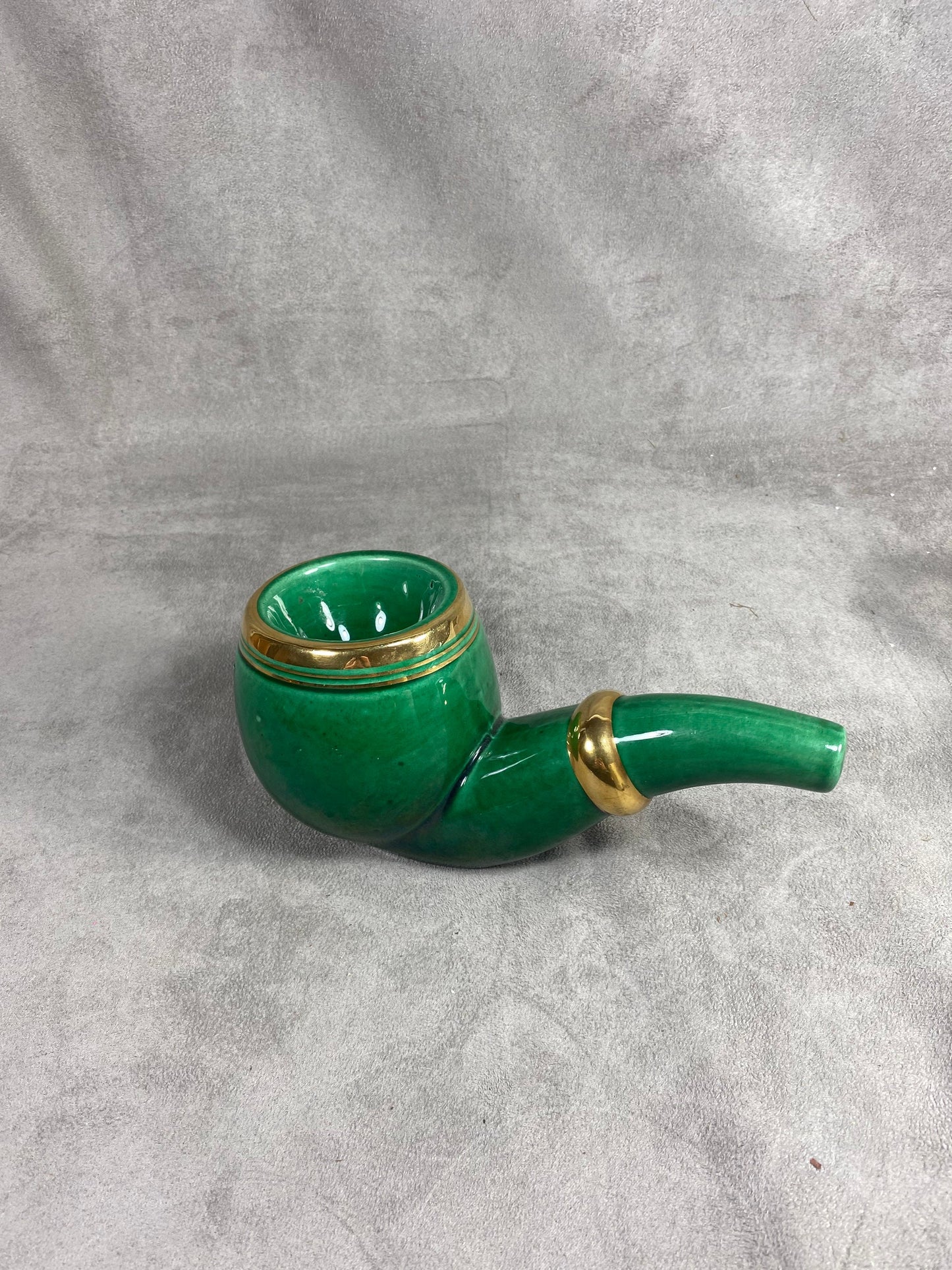 Cendrier en forme de pipe en céramique verte vintage Made in France