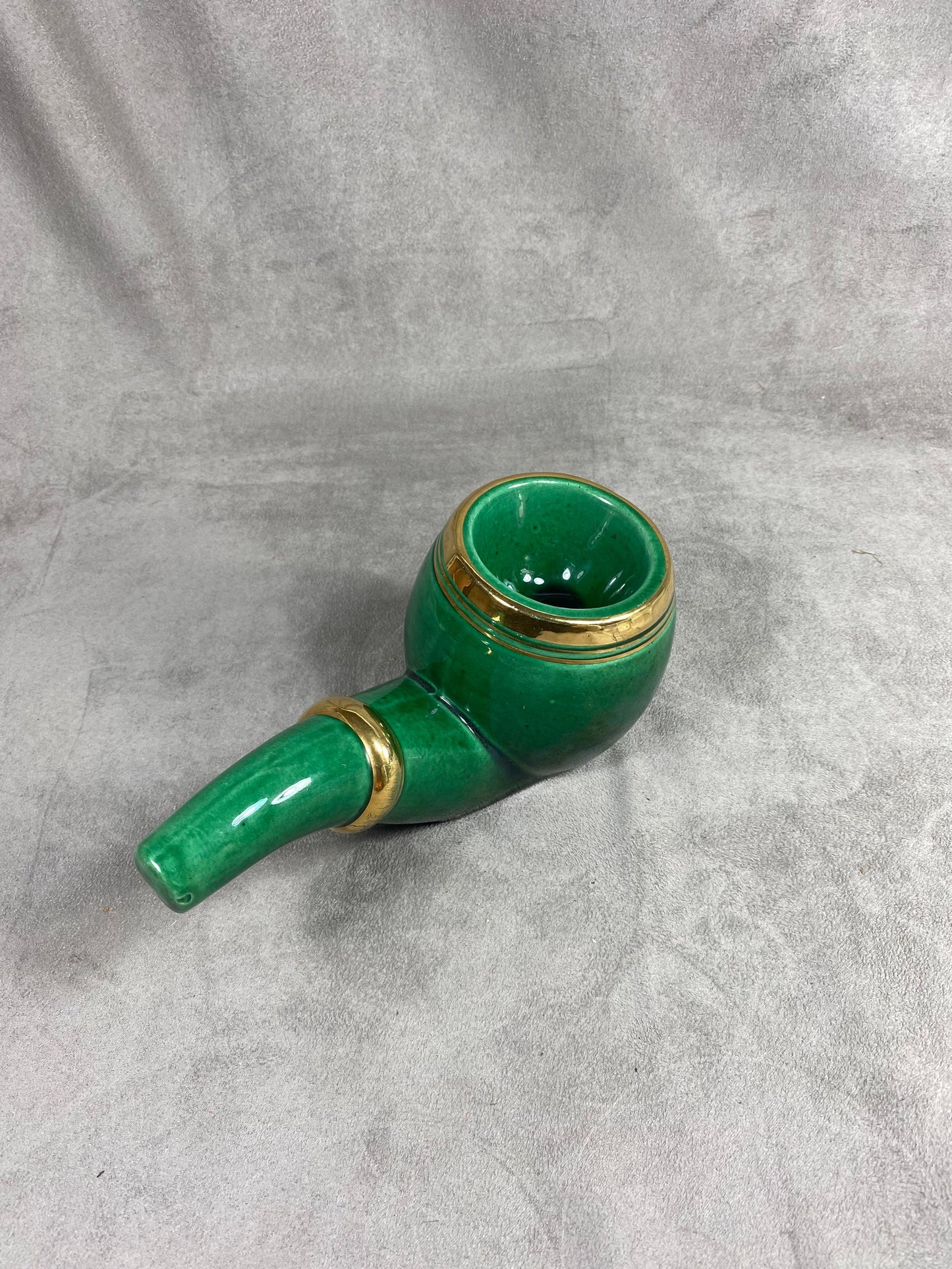 Cendrier en forme de pipe en céramique verte vintage Made in France