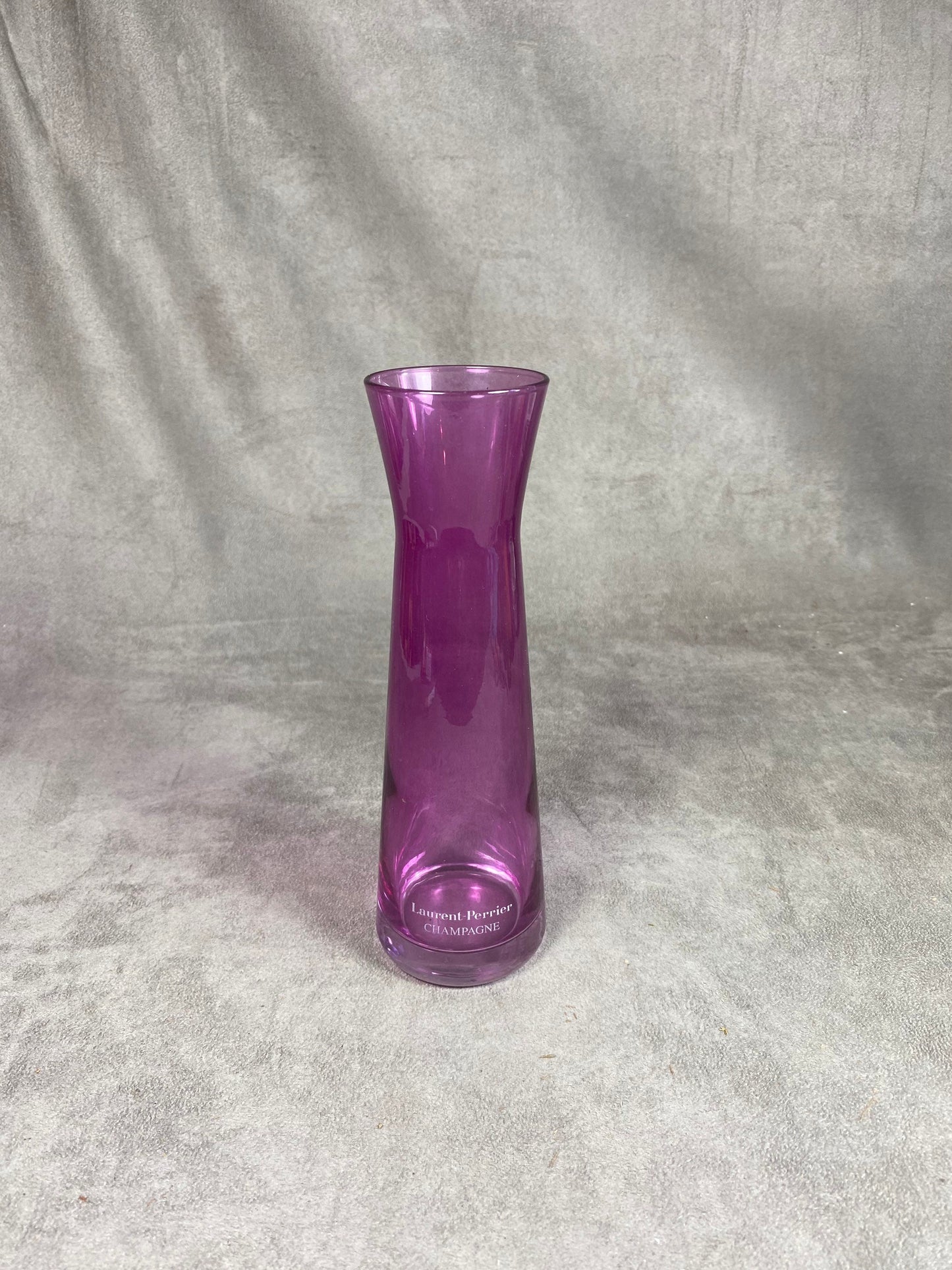 Vase en verre violet Champagne Laurent-Perrier Made in france
