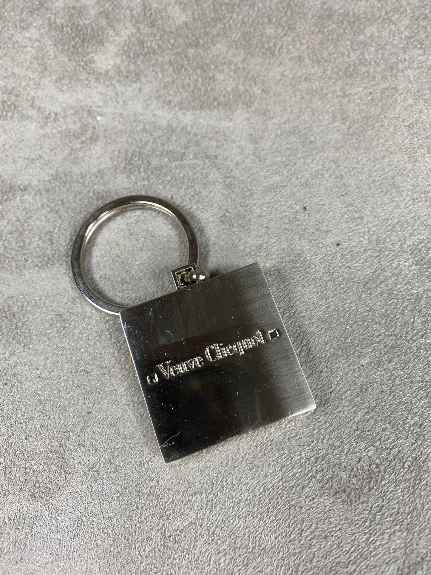 Veuve Clicquot prestige line key ring in steel and lacquer Made in France 1980s