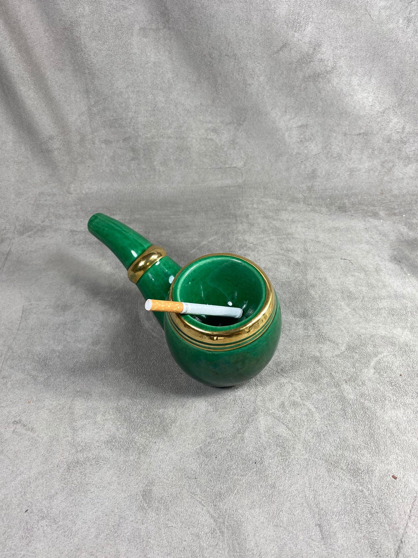 Cendrier en forme de pipe en céramique verte vintage Made in France