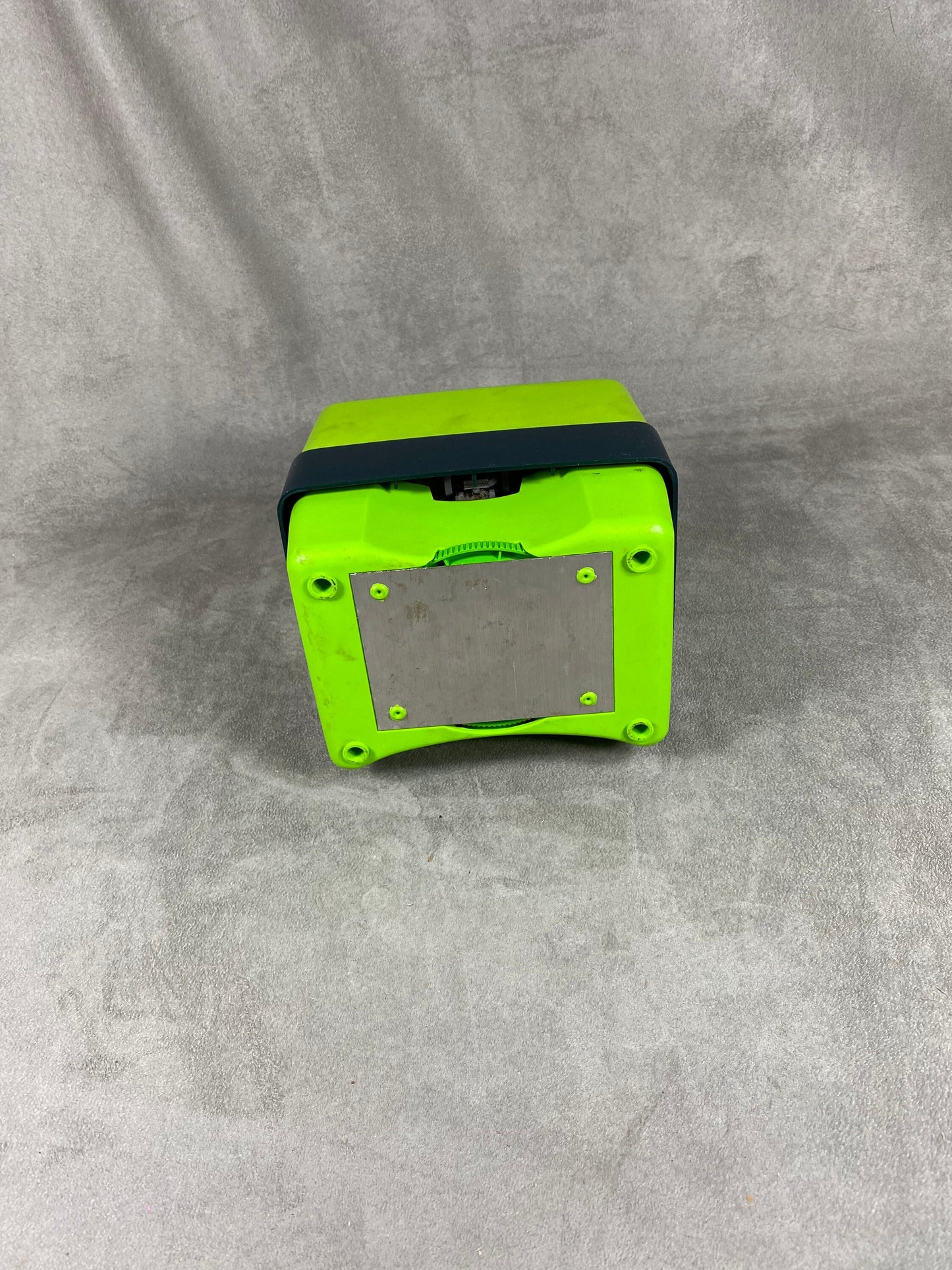 Posso green kitchen scale. Made in France around 1980.