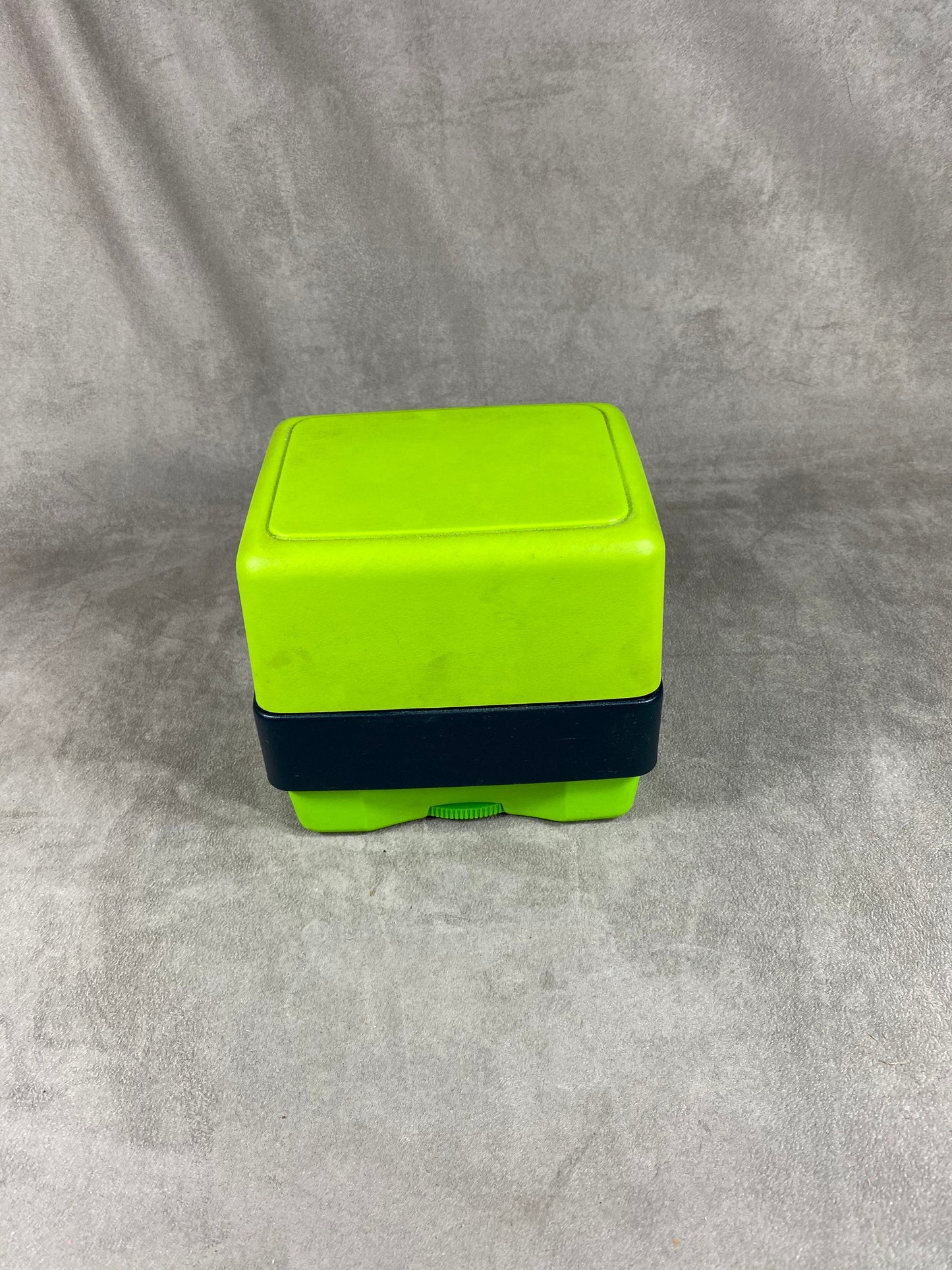 Posso green kitchen scale. Made in France around 1980.