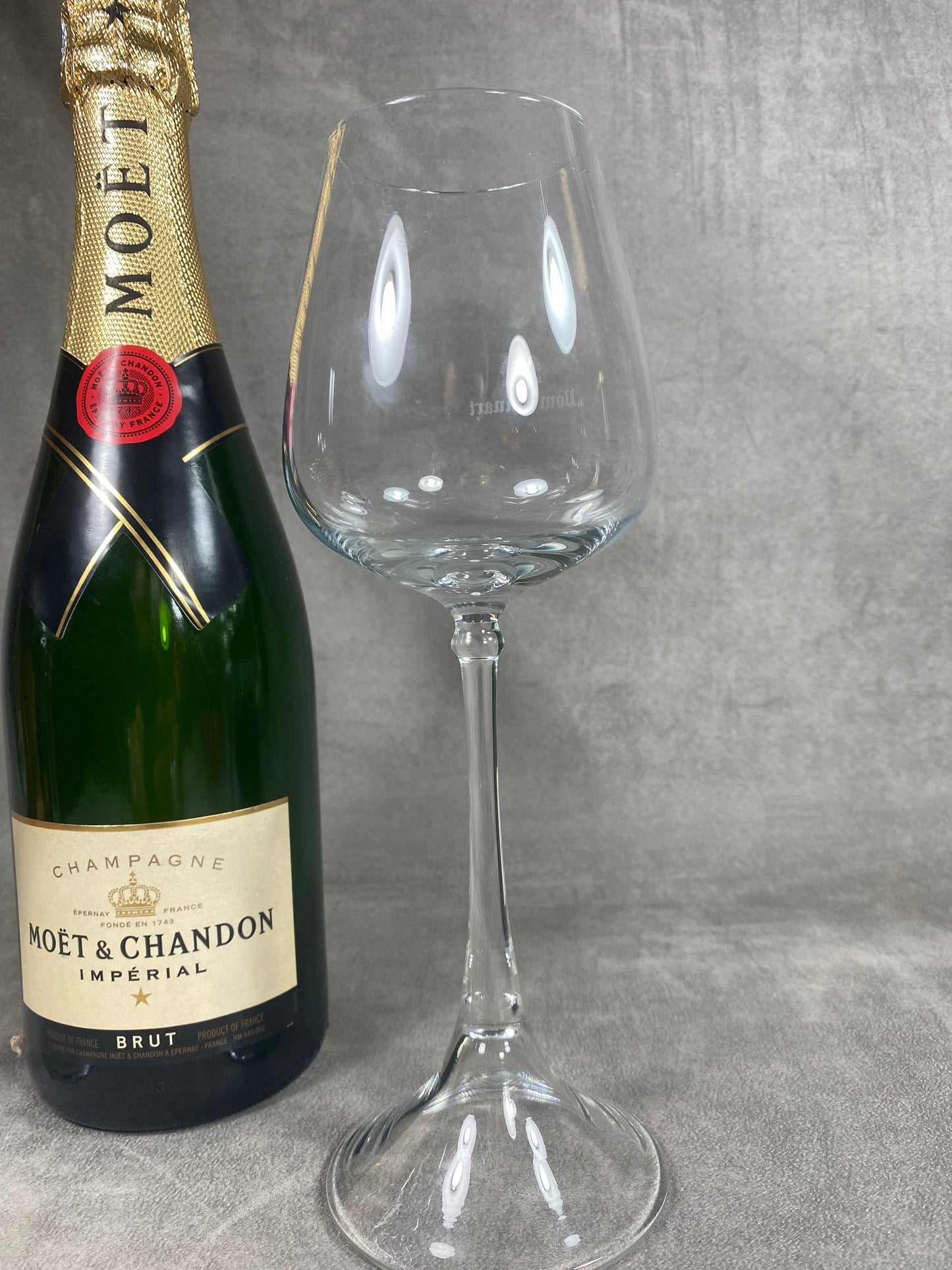 VERRY RARE 2 magnificent Dom Ruinart Champagne glass flutes for the vintage "Inversion" line