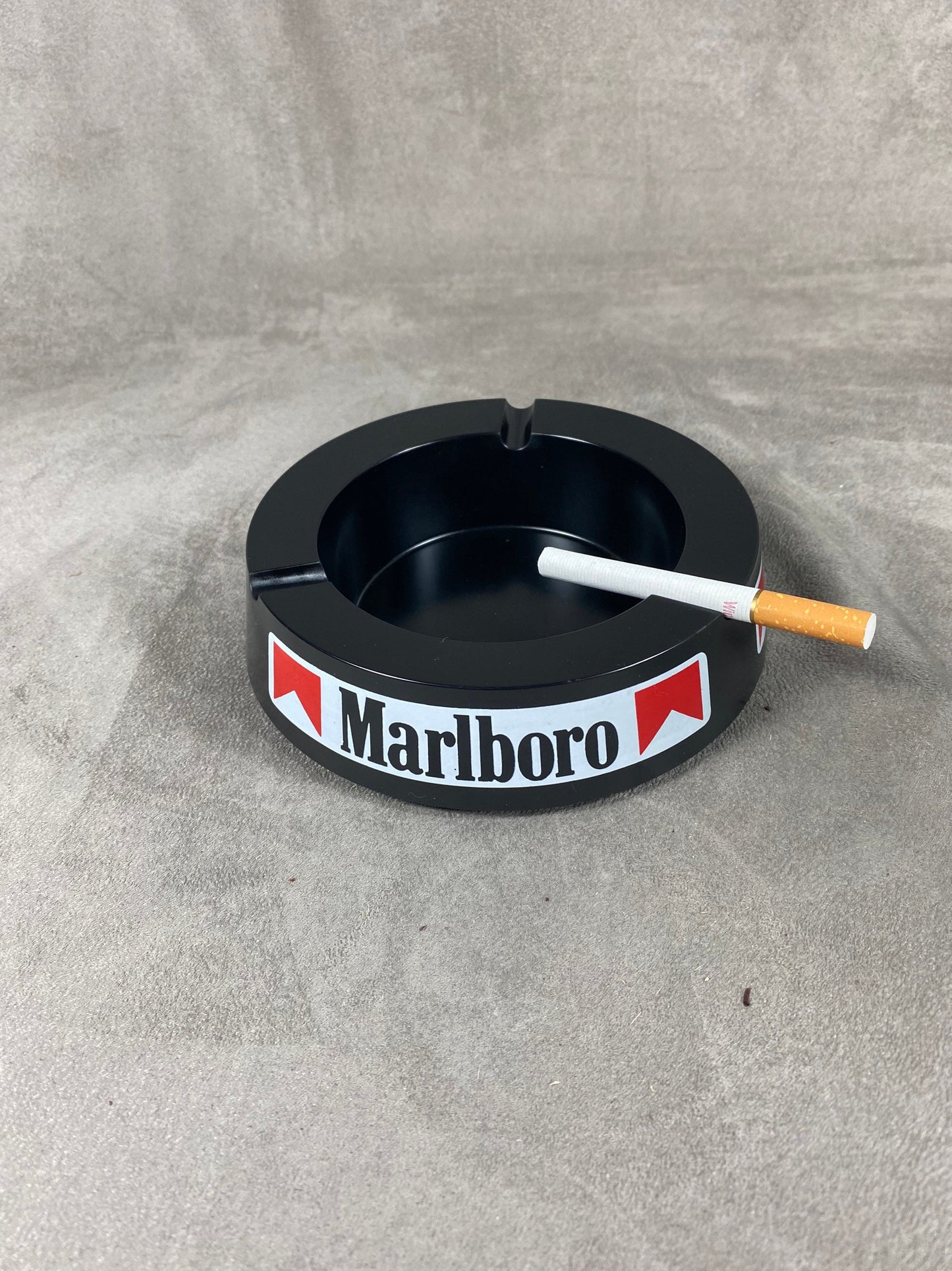 Vintage Marlboro Kunststoff Aschenbecher Made in Italy 1980er Jahre