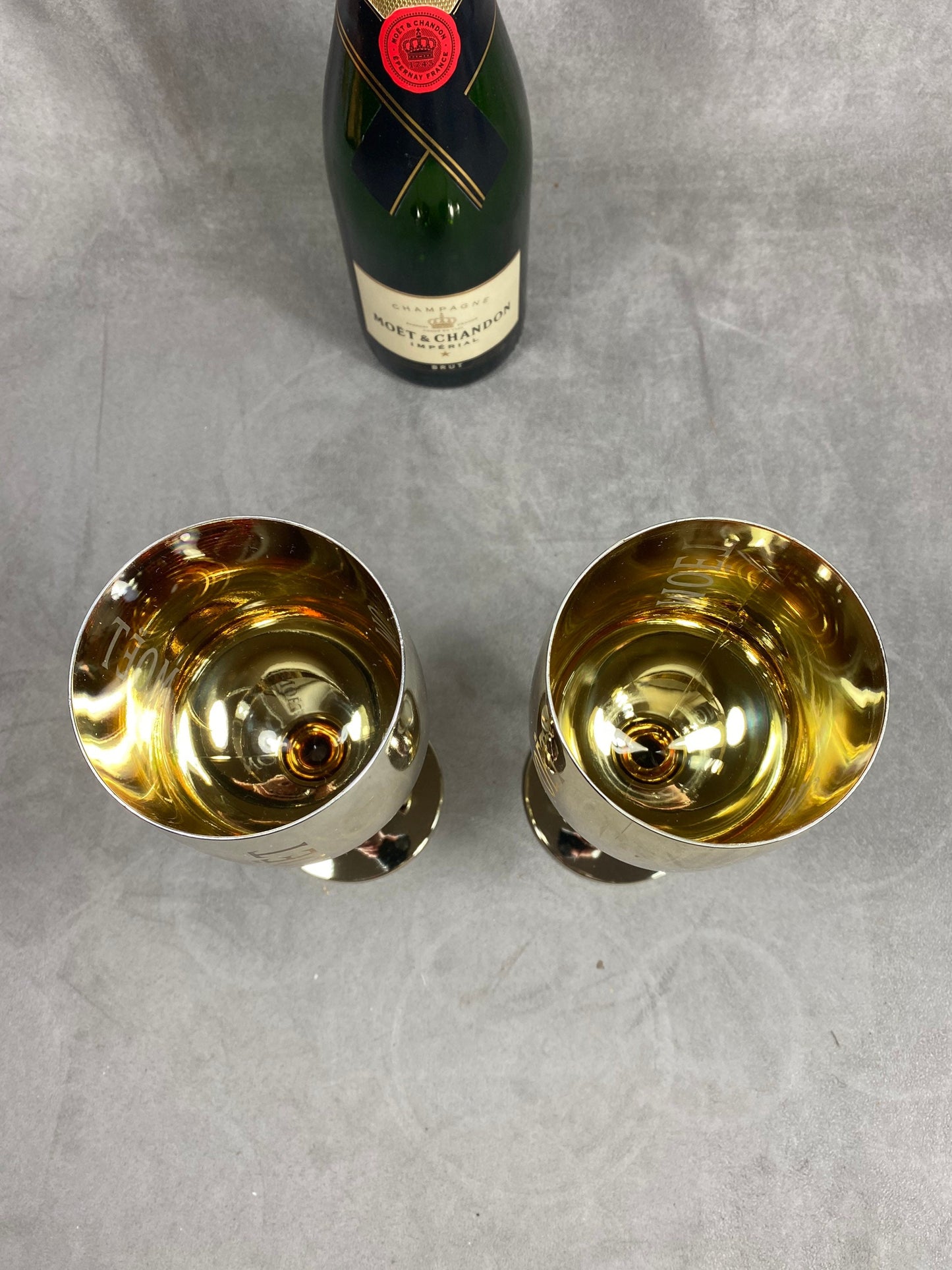 RARE Lot de 2 Flûte XXL  en plexiglass dorée Moët & Chandon