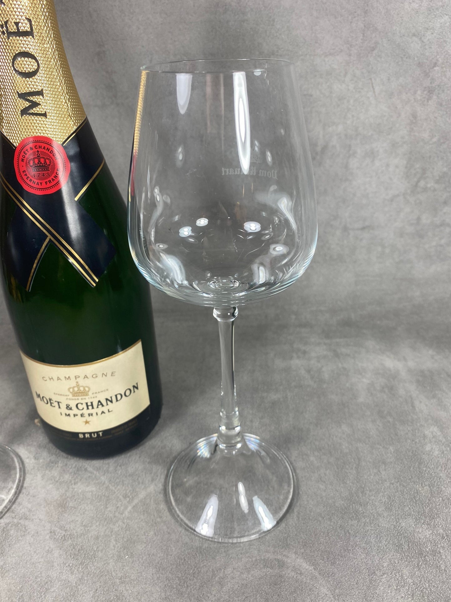 VERRY RARE 2 magnificent Dom Ruinart Champagne glass flutes for the vintage "Inversion" line