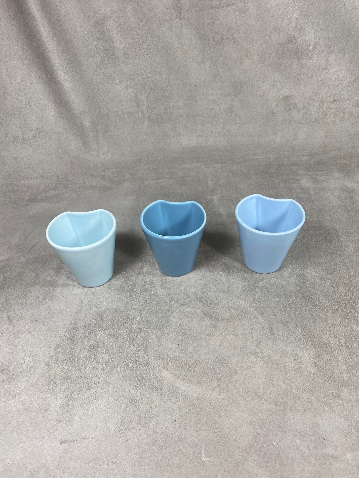 3 tasses à café en porcelaine culinaire bleue  en porcelaine de Pillivuyt vintage Made in France