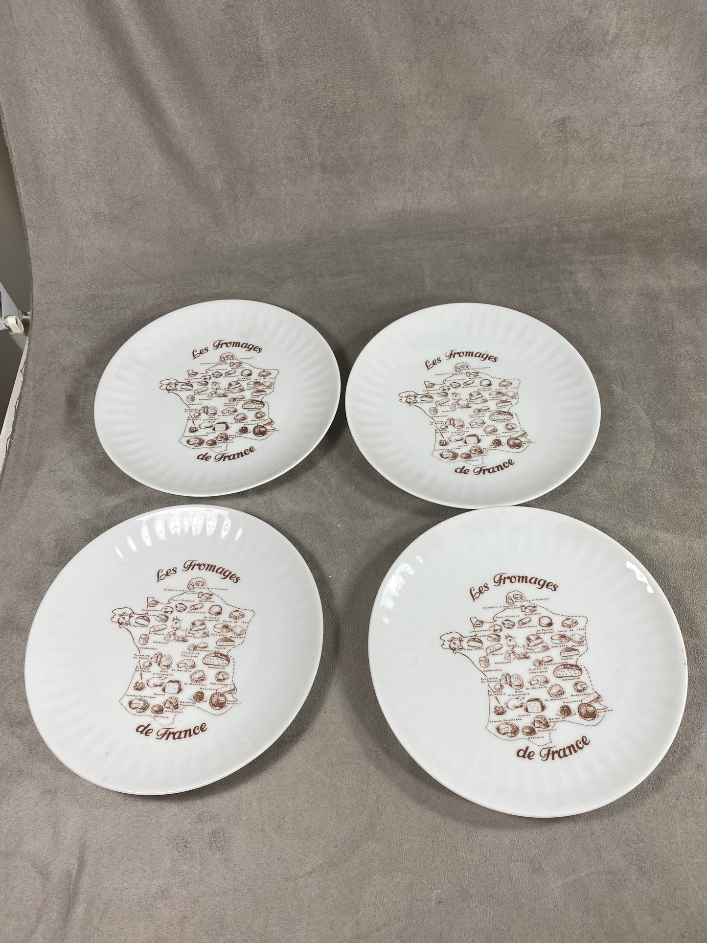Set of 4 decorative plates on the theme of French cheese Made in France
