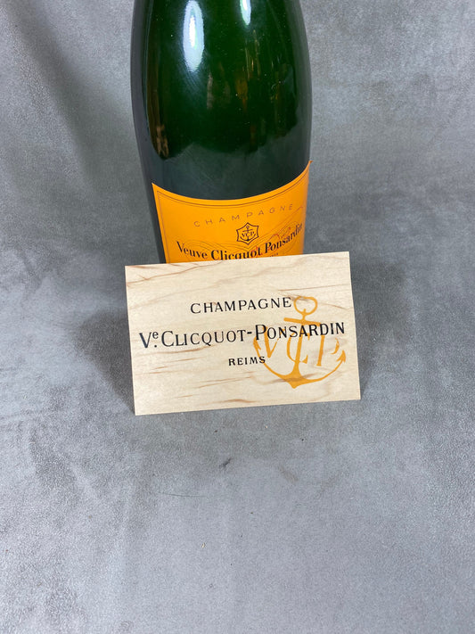 SELTENES Veuve Clicquot Set mit 3 Holzpostkarten mit Champagner-Dekor