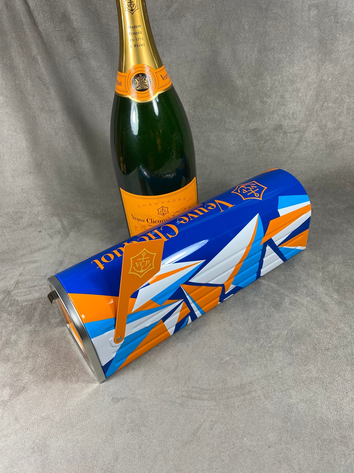 Veuve Clicquot metal box in the shape of a US letter box for champagne bottle special edition Eileen Ugarkovic Made in France