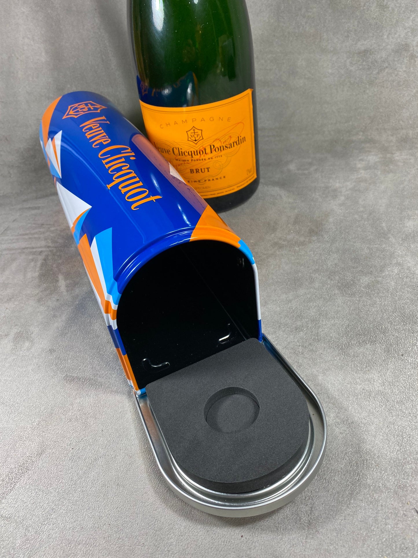 Veuve Clicquot metal box in the shape of a US letter box for champagne bottle special edition Eileen Ugarkovic Made in France