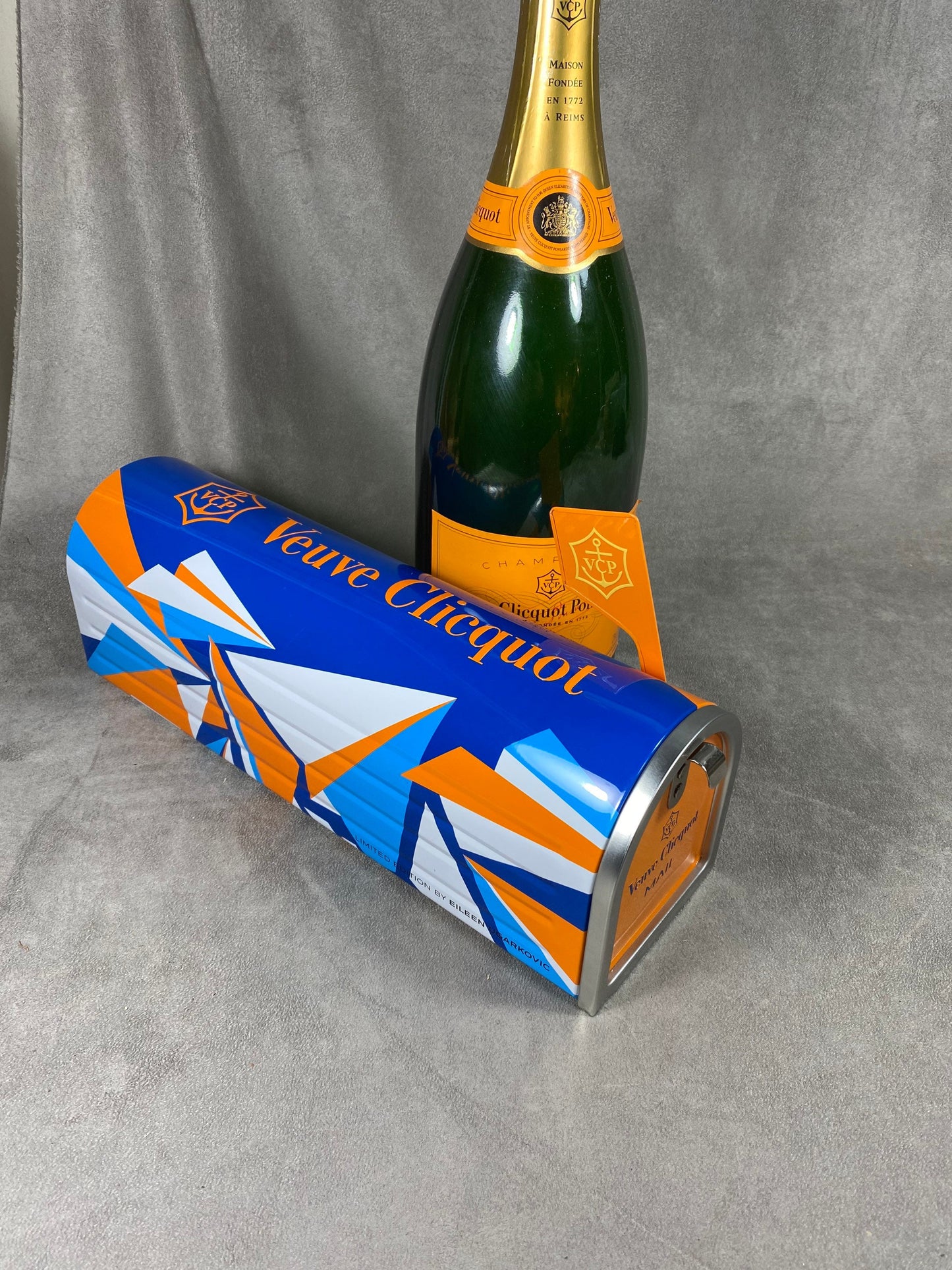 Veuve Clicquot metal box in the shape of a US letter box for champagne bottle special edition Eileen Ugarkovic Made in France