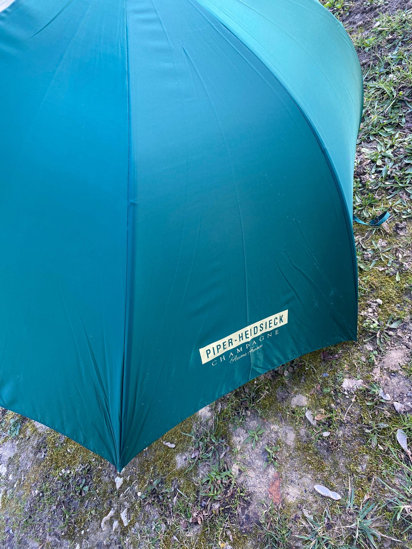 RARE Parapluie Piper-Heidsieck en polyester vert et beige vintage Made in France