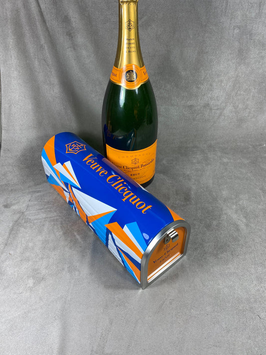 Veuve Clicquot boite métal en forme de boite lettre US pour bouteille de champagne edition spéciale Eileen Ugarkovic  Made in France