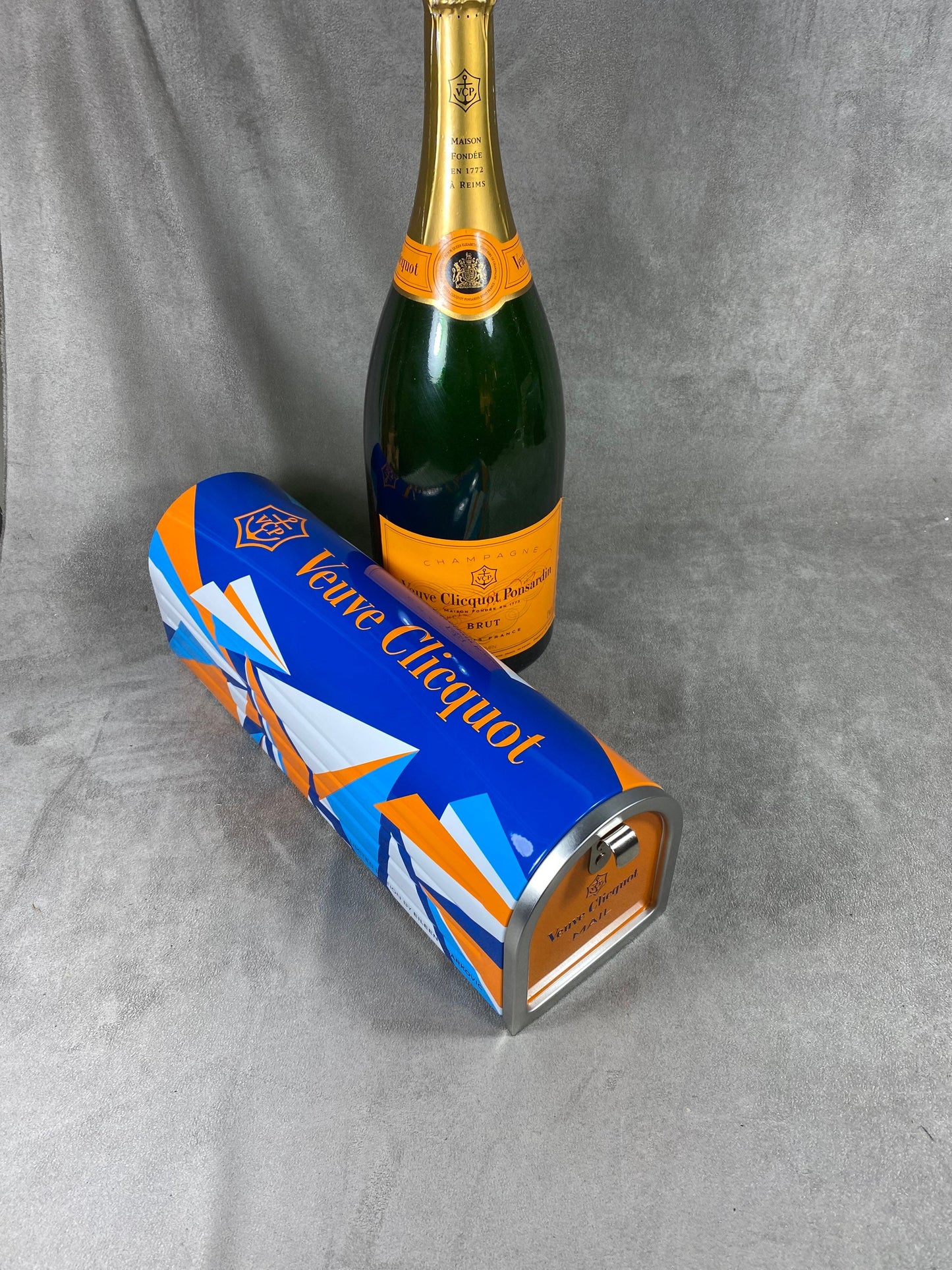 Veuve Clicquot metal box in the shape of a US letter box for champagne bottle special edition Eileen Ugarkovic Made in France