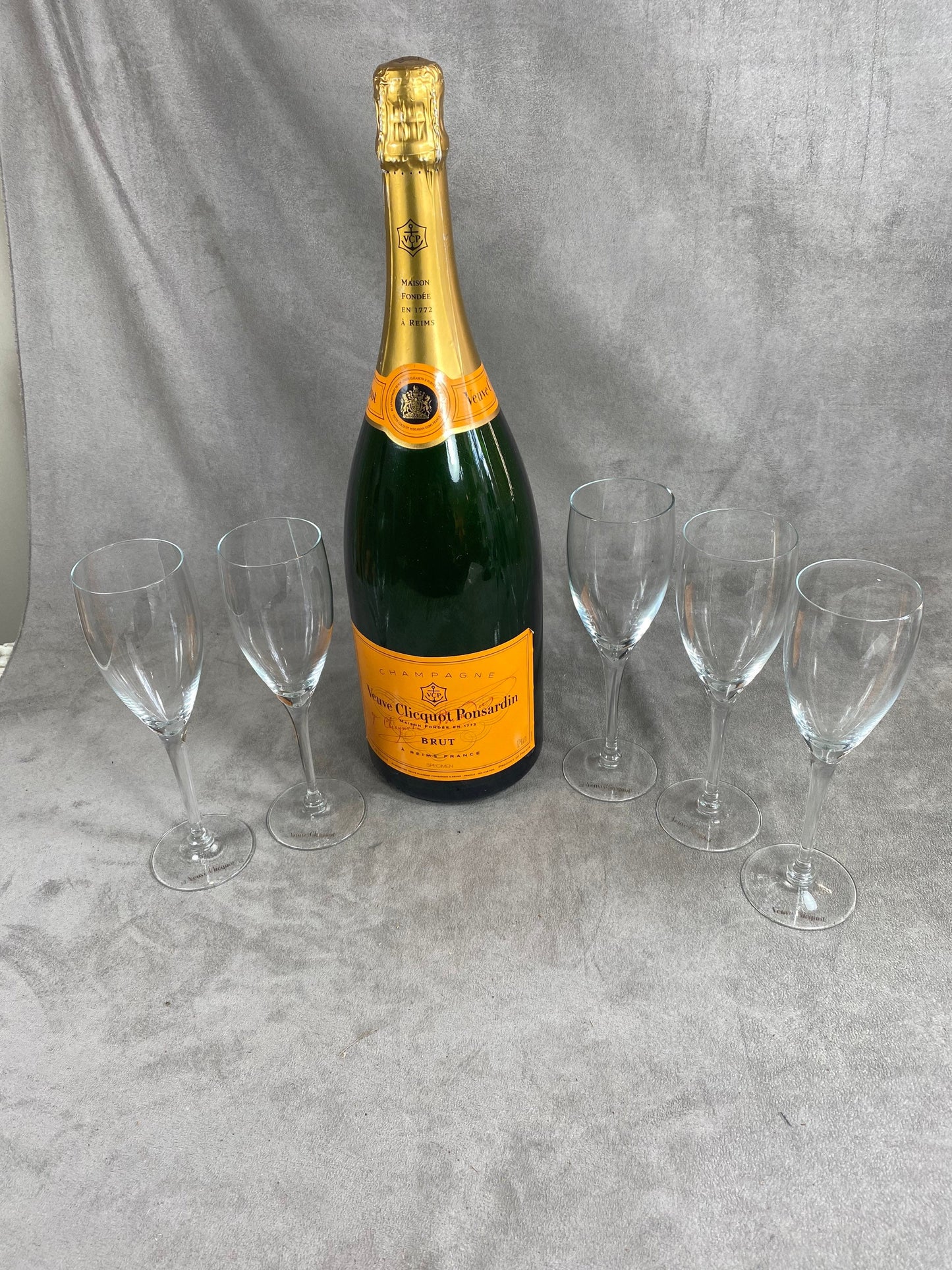 5 Veuve Clicquot Flöten. Das authentische Vintage-mundgeblasene Glas, hergestellt in Frankreich in den 1950er Jahren