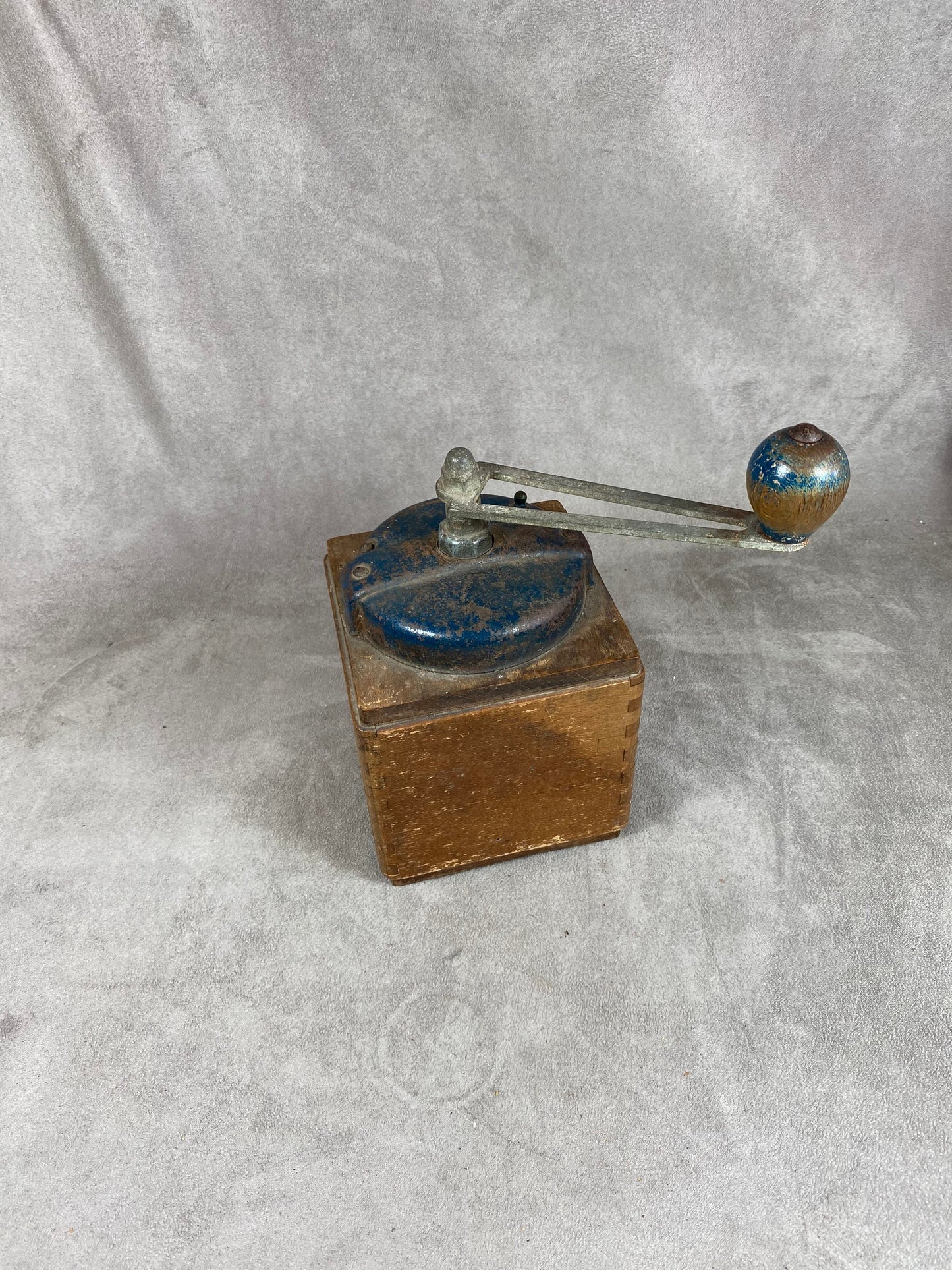 Peugeot Frères blue sheet metal and wood coffee grinder EX model dated between 1947 and 1960 Shabby chic Made in France