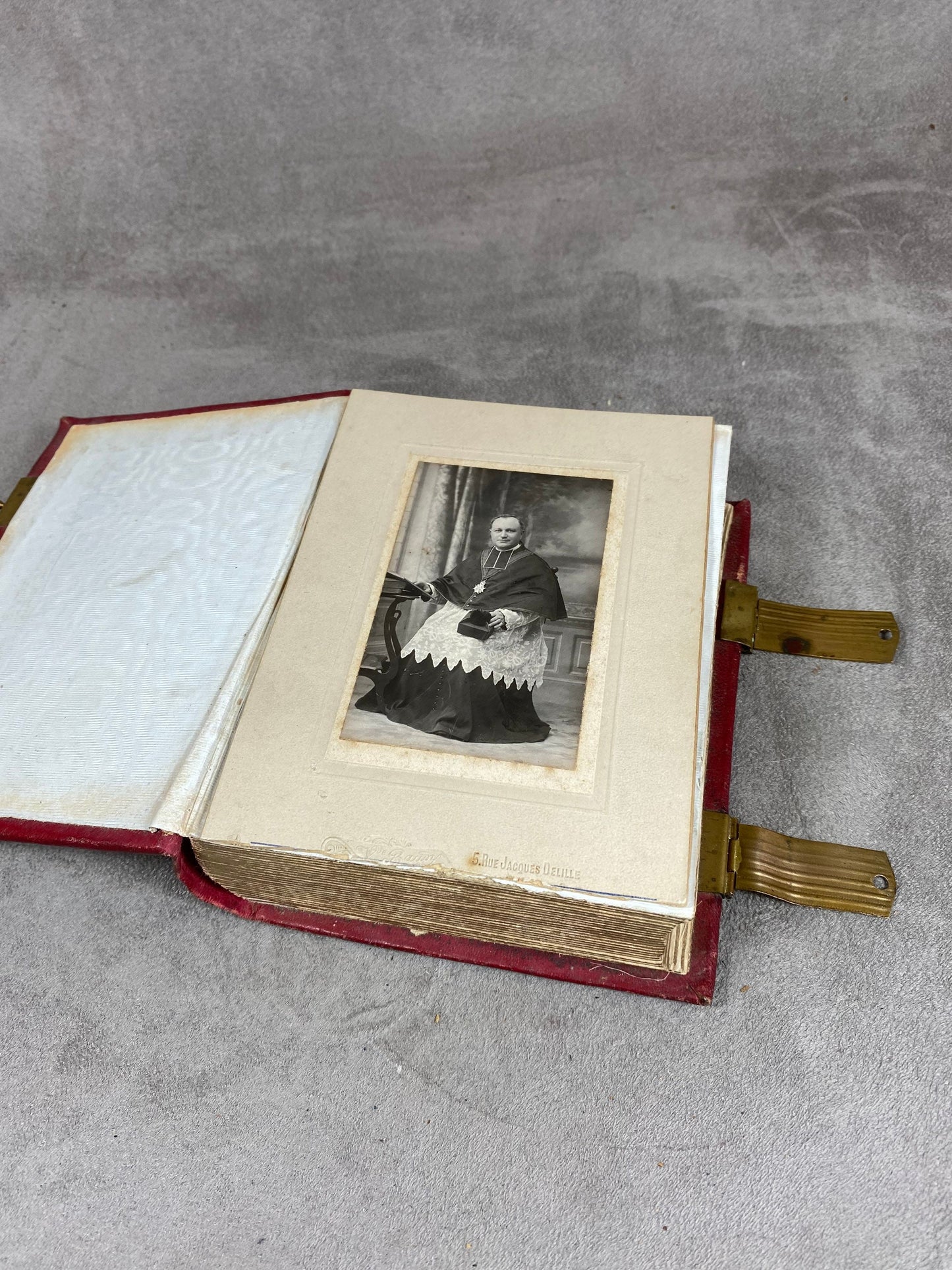 RARE Magnificent photo album or secret book in red leather and brass Made in France Late 19th century