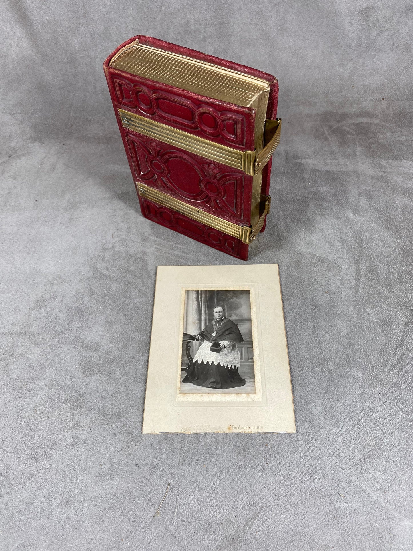 RARE Magnificent photo album or secret book in red leather and brass Made in France Late 19th century