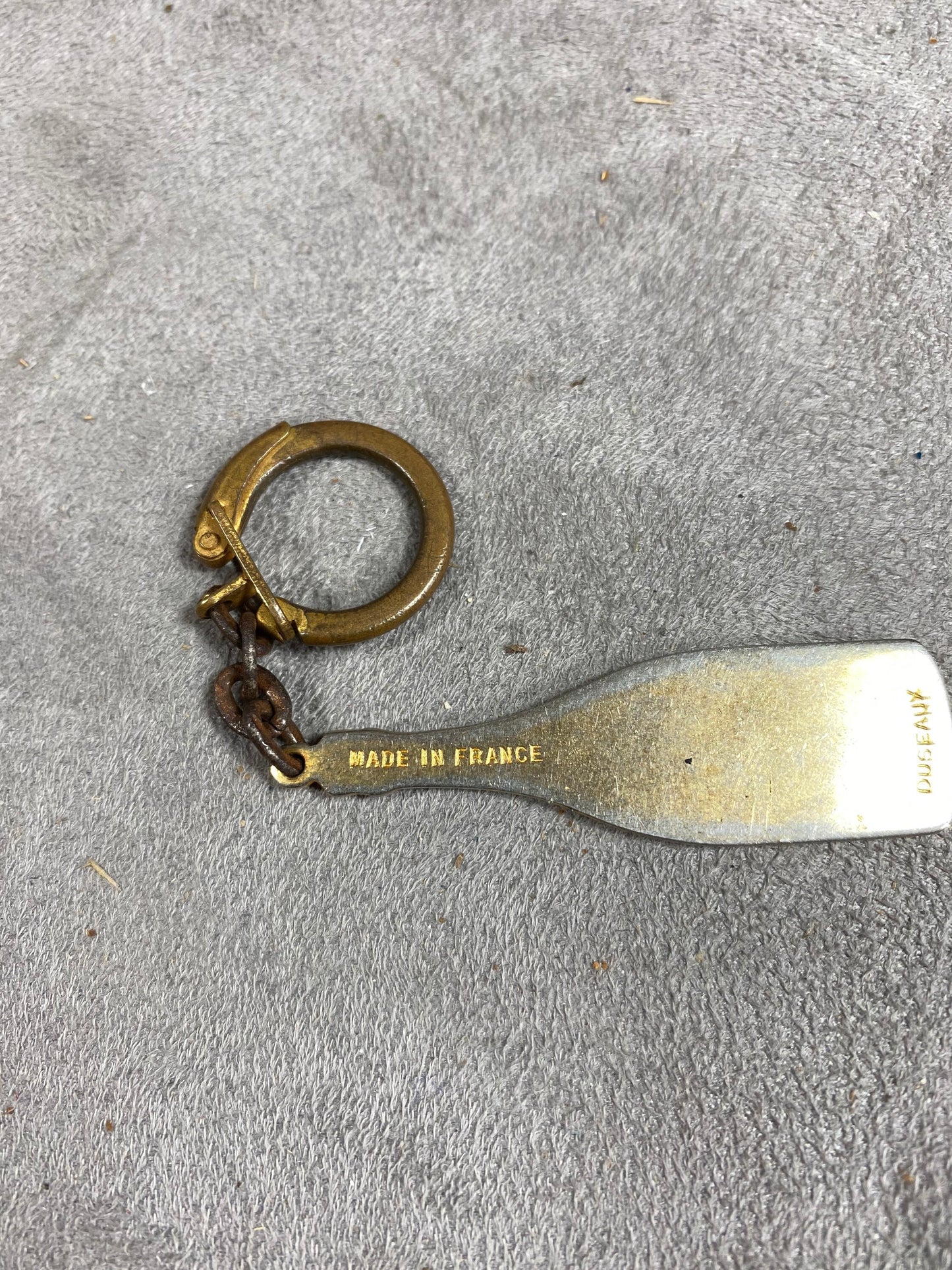 Porte clés Laurent-Perrier en forme de bouteille de champagne vintage   Made in France Années 1980