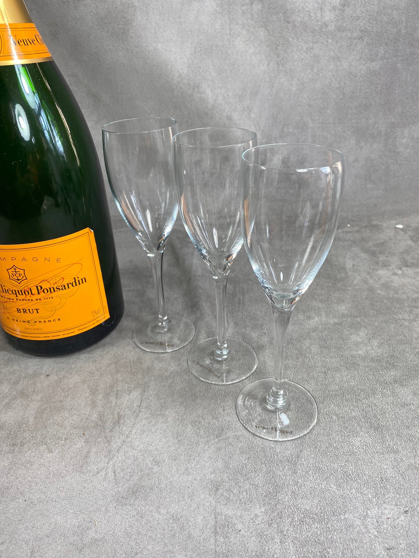 5 Veuve Clicquot Flöten. Das authentische Vintage-mundgeblasene Glas, hergestellt in Frankreich in den 1950er Jahren