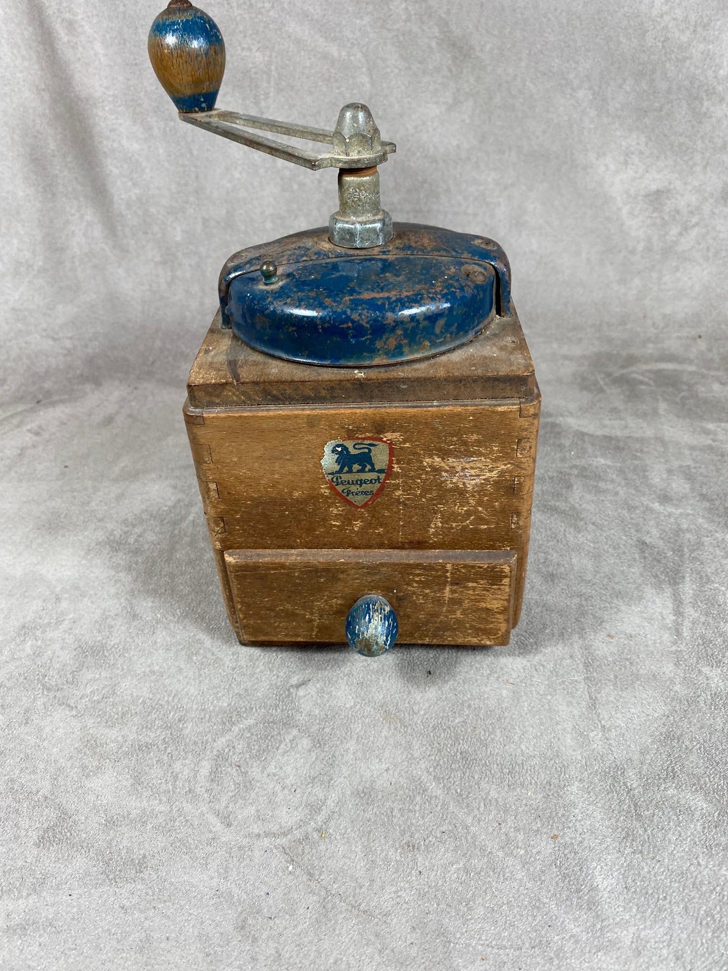Peugeot Frères blue sheet metal and wood coffee grinder EX model dated between 1947 and 1960 Shabby chic Made in France