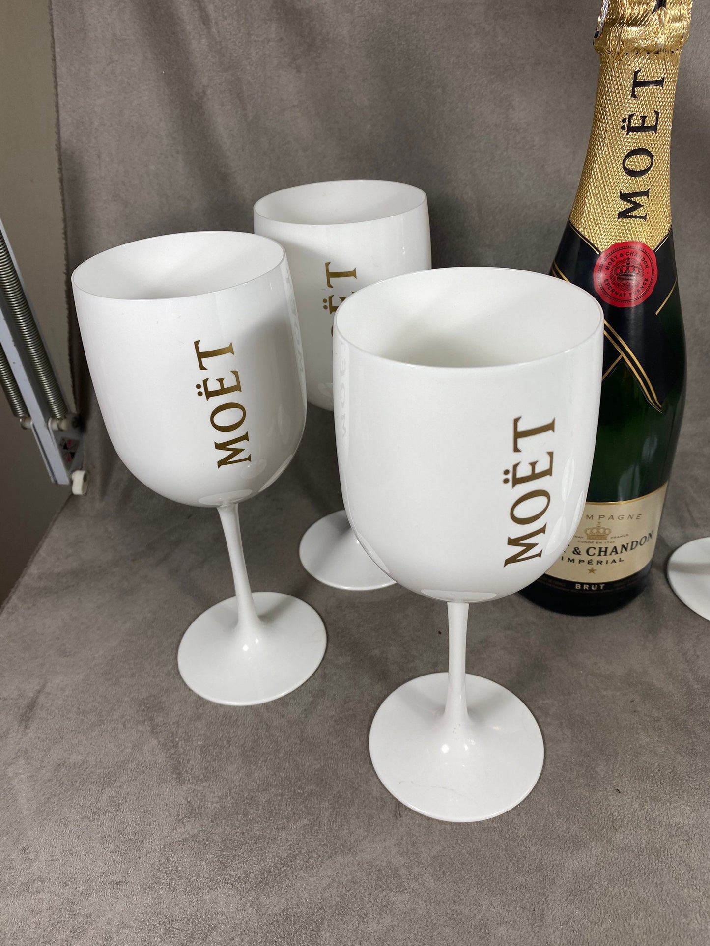 RARE Lot de 6 Flûte XXL en plexiglass blanc et dorée Moët & Chandon