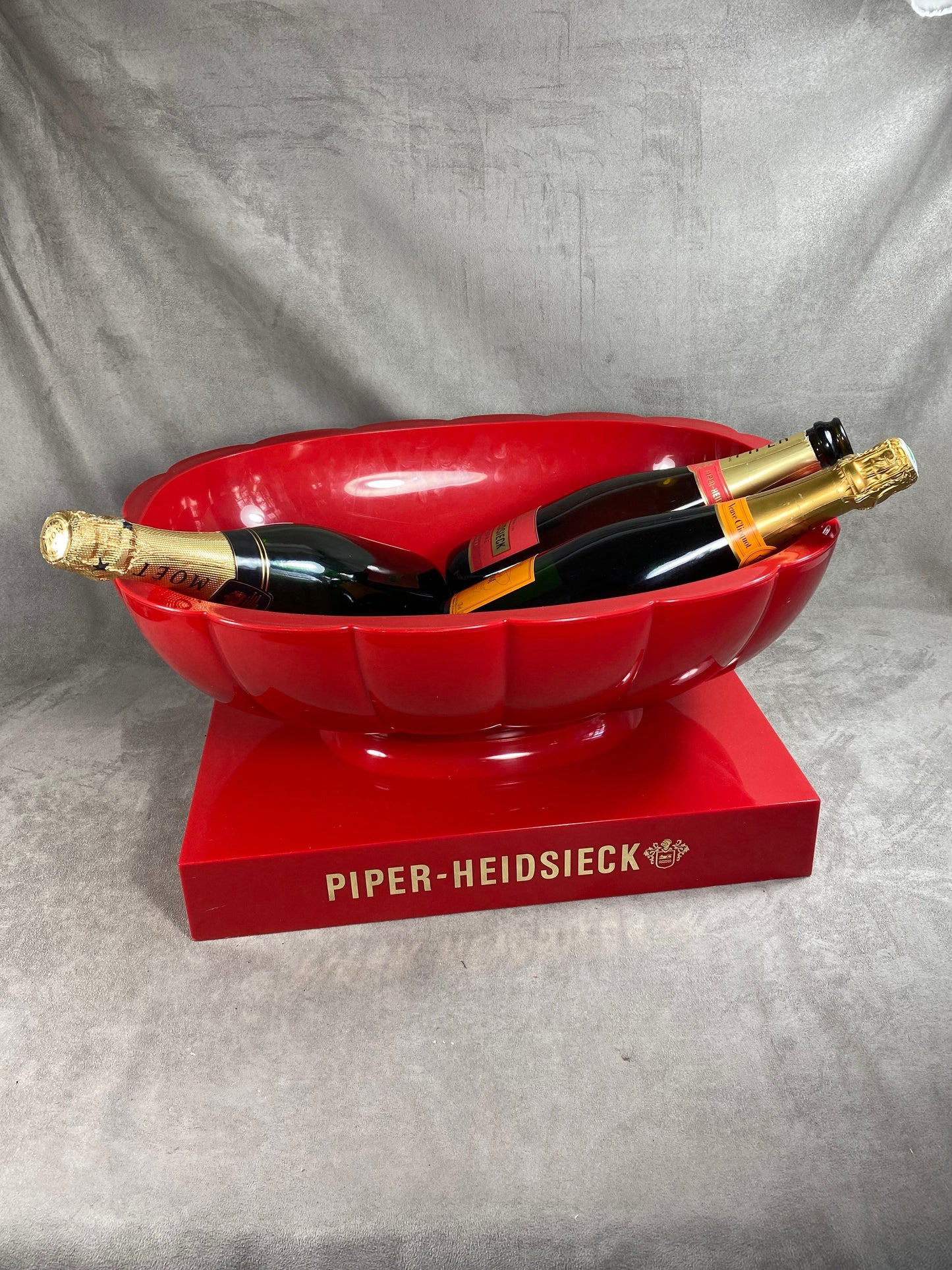 Vasque à champagne en plastique Jaime Hayon rouge vintage Piper-Heidsieck  Années 1980