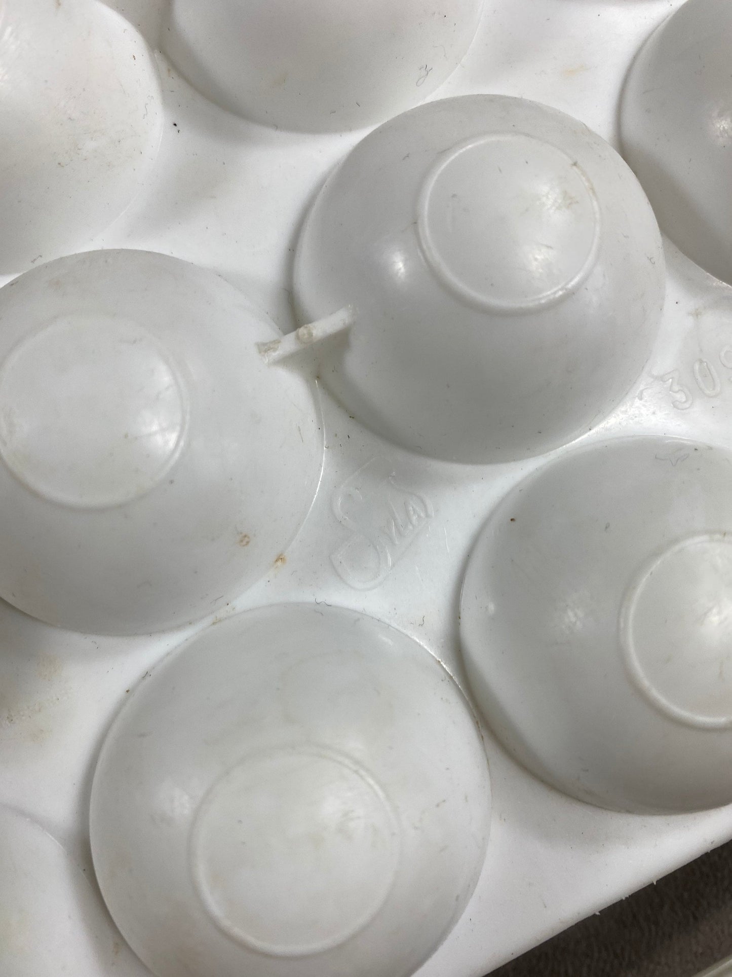 Syla white plastic 12 egg box retro kitchen 1960s Made in France