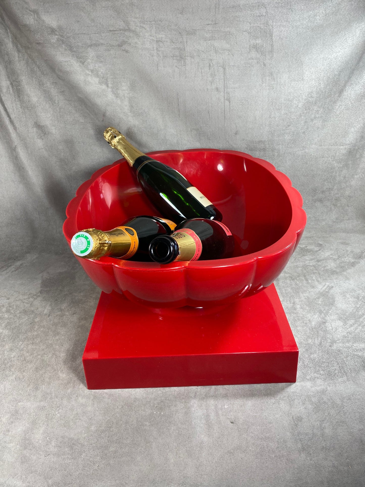 Vasque à champagne en plastique Jaime Hayon rouge vintage Piper-Heidsieck  Années 1980
