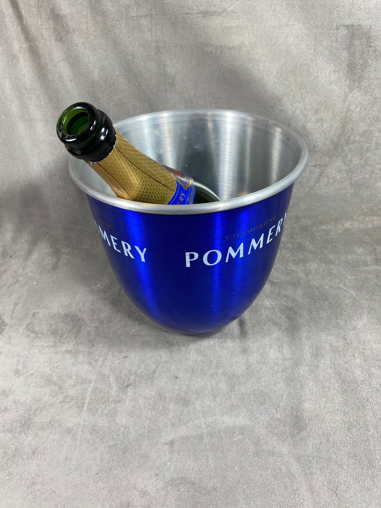 Seau à champagne Pommery bleu en aluminium vintage Made in France