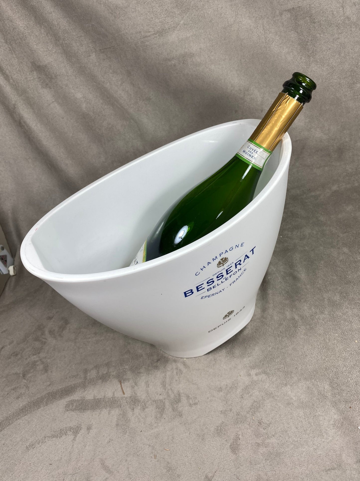 Vasque à champagne en plastique blanc Champagne Besserat de Bellefon vintage Made in France