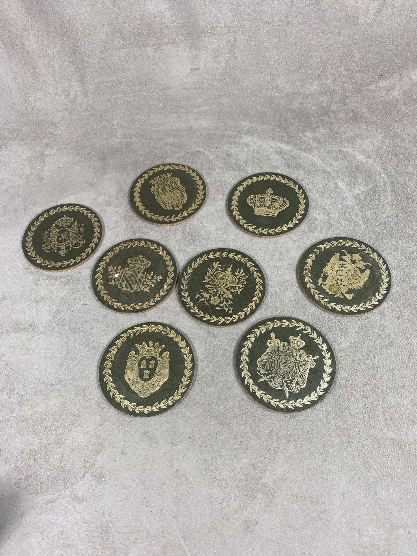 Set of 8 coasters decorated with the coats of arms of the Swedish royal families in cork Made in Sweden Circa 1980