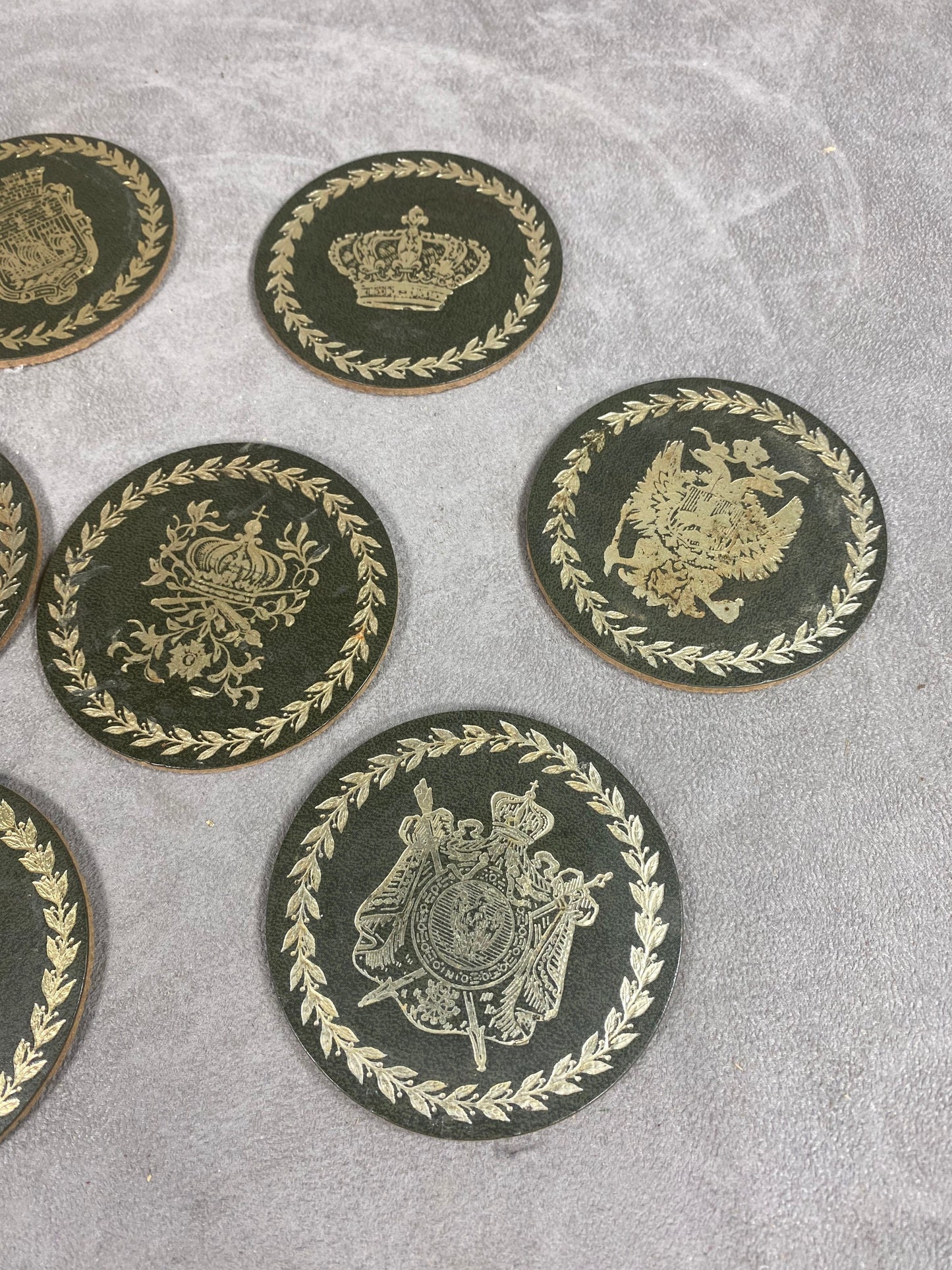 Set of 8 coasters decorated with the coats of arms of the Swedish royal families in cork Made in Sweden Circa 1980