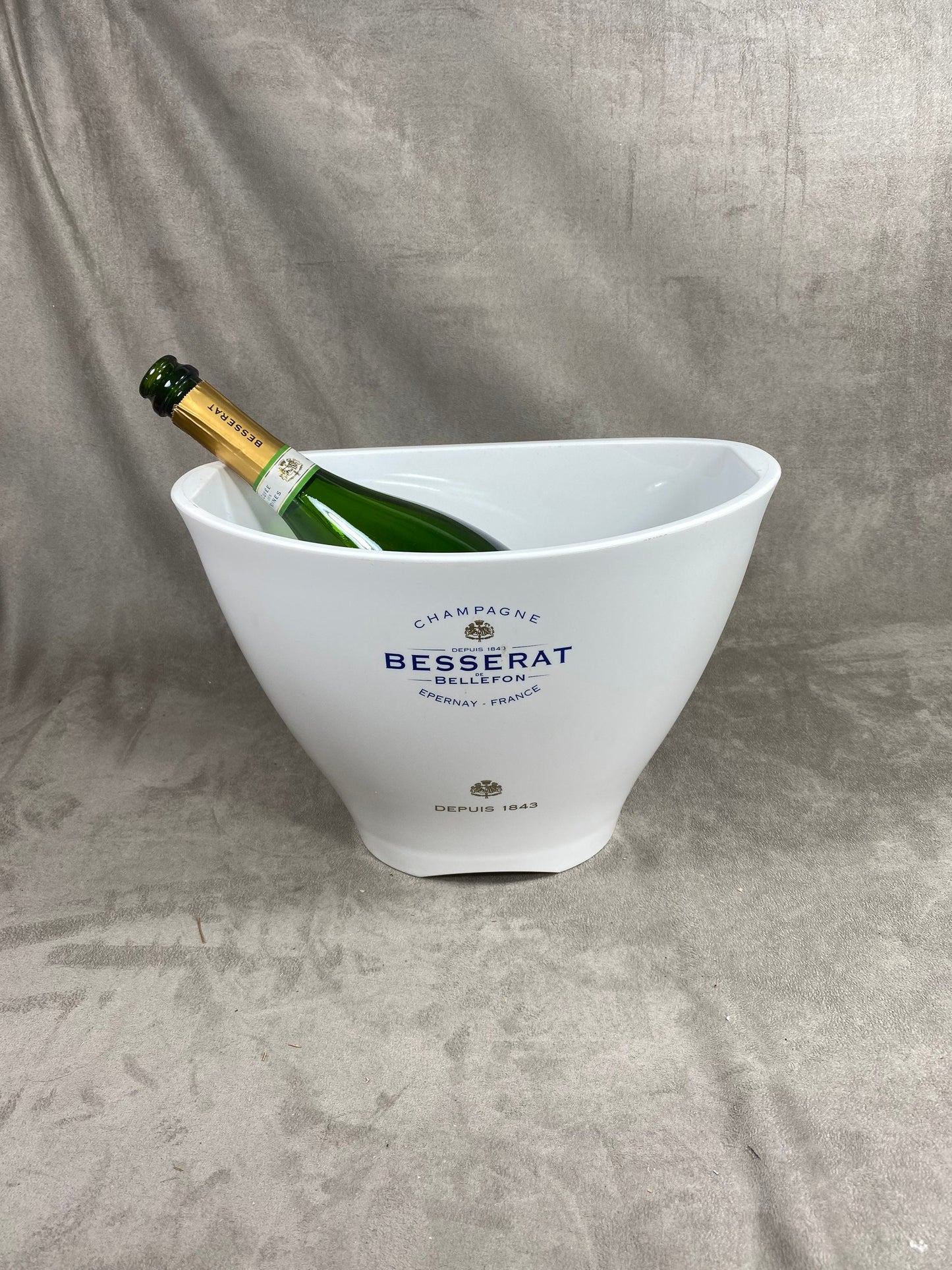 Vasque à champagne en plastique blanc Champagne Besserat de Bellefon vintage Made in France