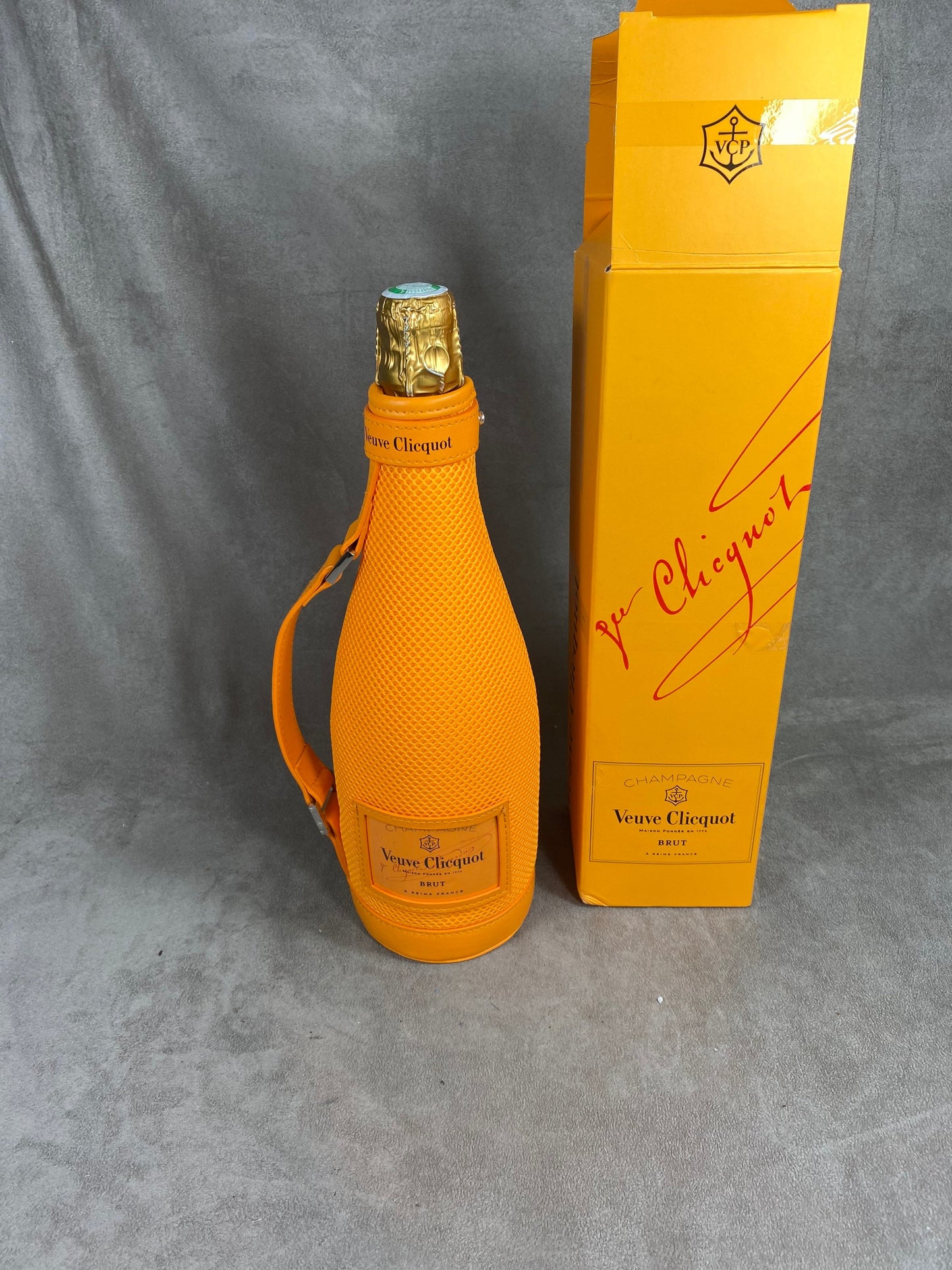 Veuve Clicquot champagne insulated case bottle cooler case orange Veuve Clicquot vintage made in France