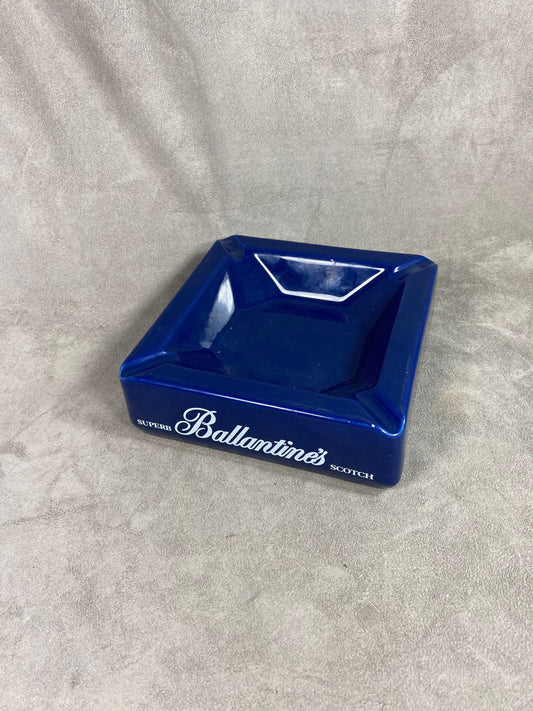 Grand cendrier bleu en céramique Ballantines scotch whisky  vintage Made in France