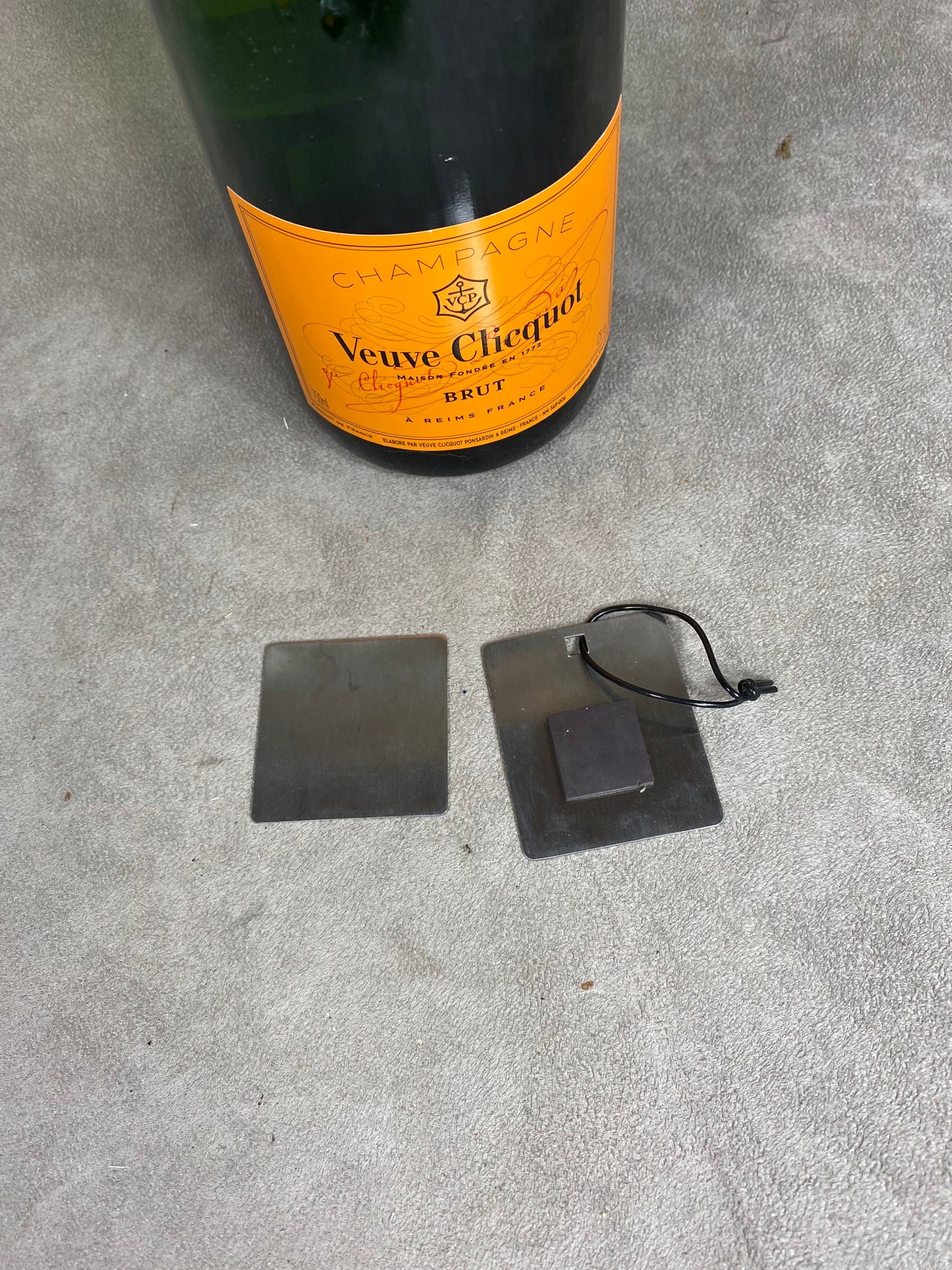 RARE Magnet en acier numero de table pour invité soirée spéciale Veuve clicquot Ponsardin vintage 1990