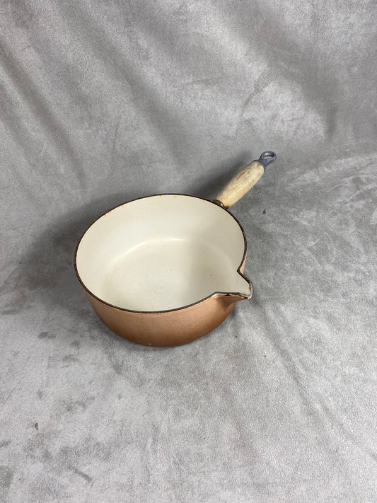 Vintage Le Creuset braun emaillierter Gusseisentopf mit Ausgießer und Holzgriff Vintage hergestellt in Frankreich 1970