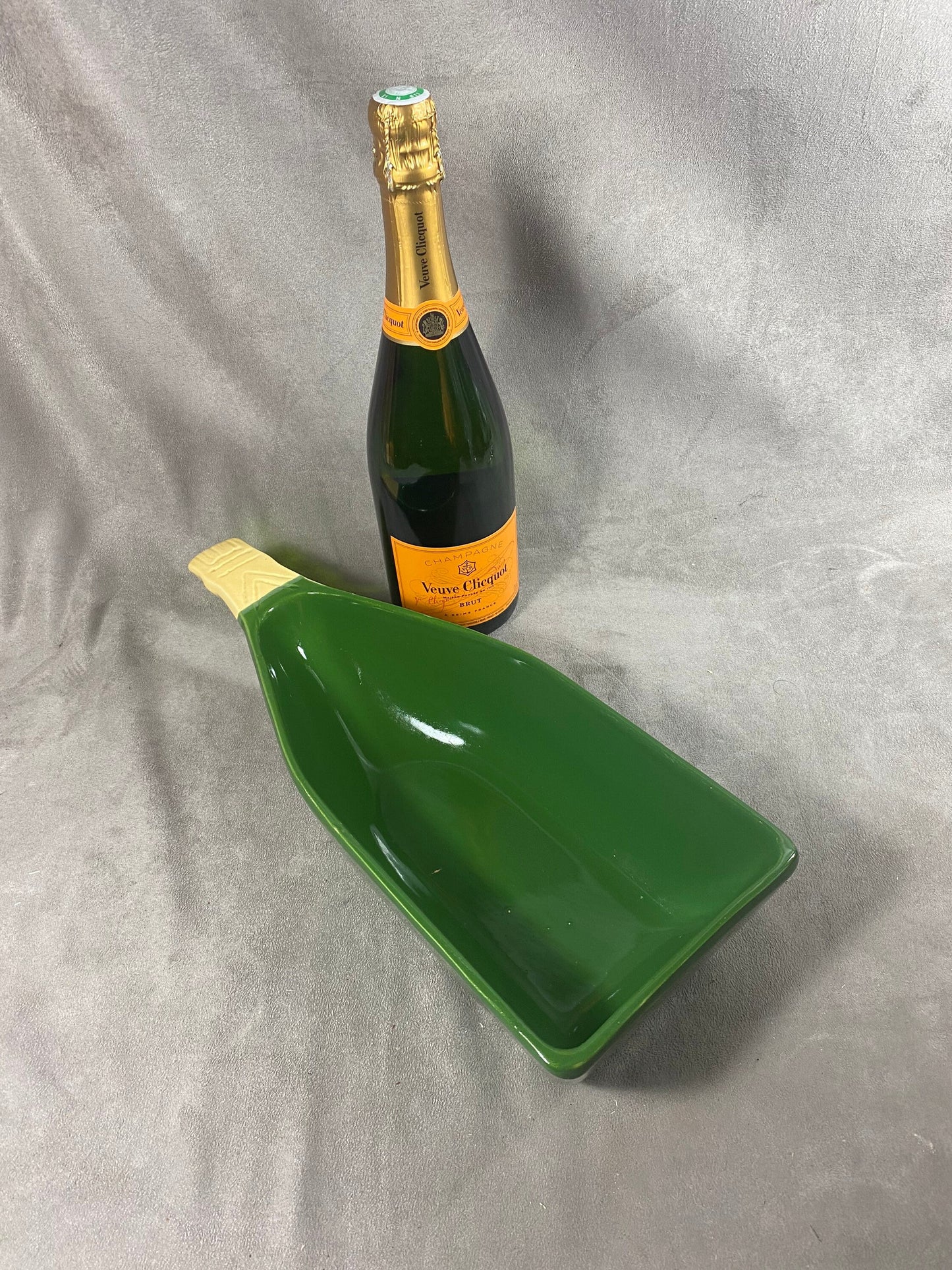 Plat de service en terre cuite vintage en forme de bouteille de champagne Made in France
