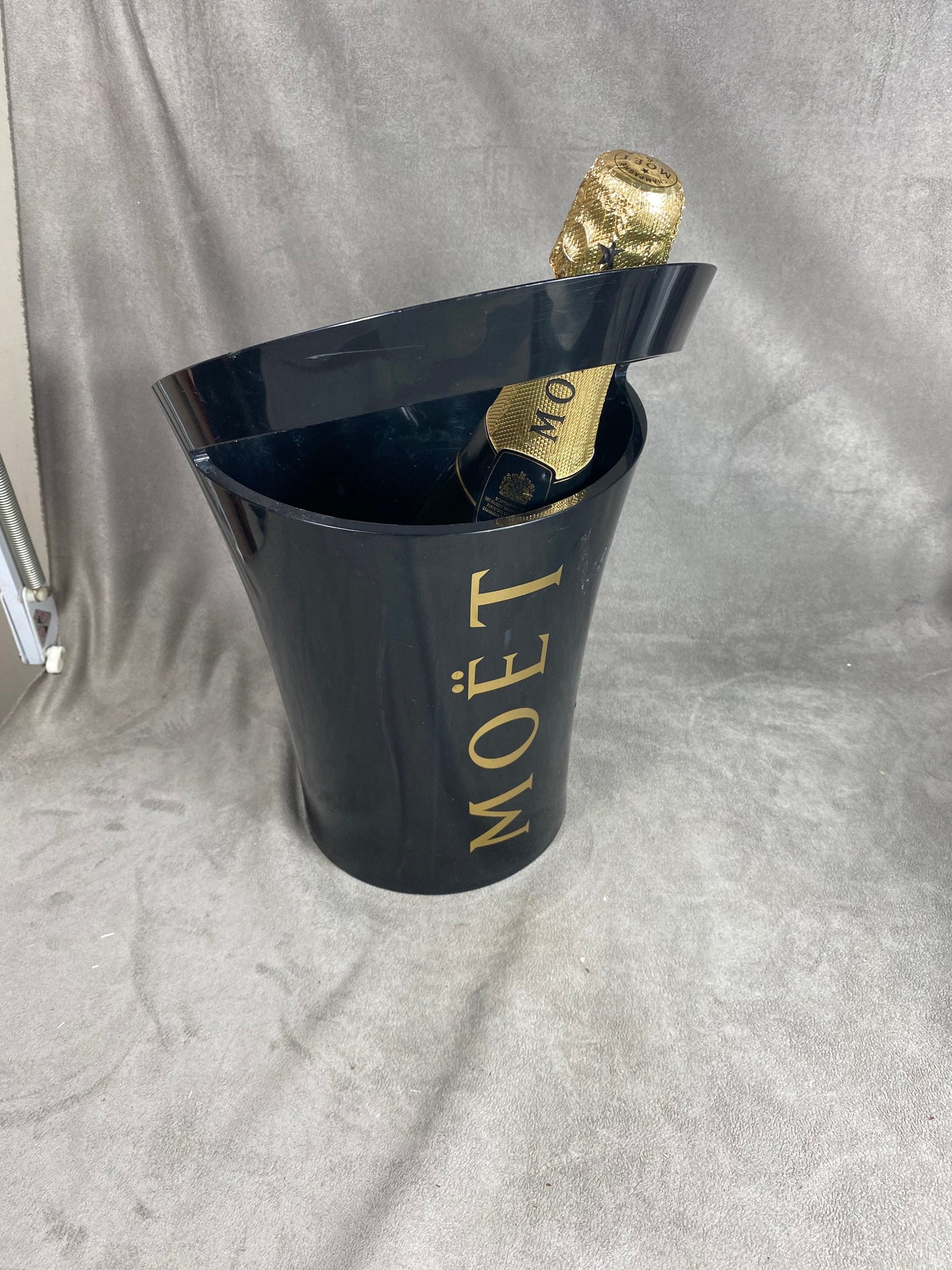 Seau à champagne en plastique noir Möet & Chandon vintage Jean-Marc Gady design